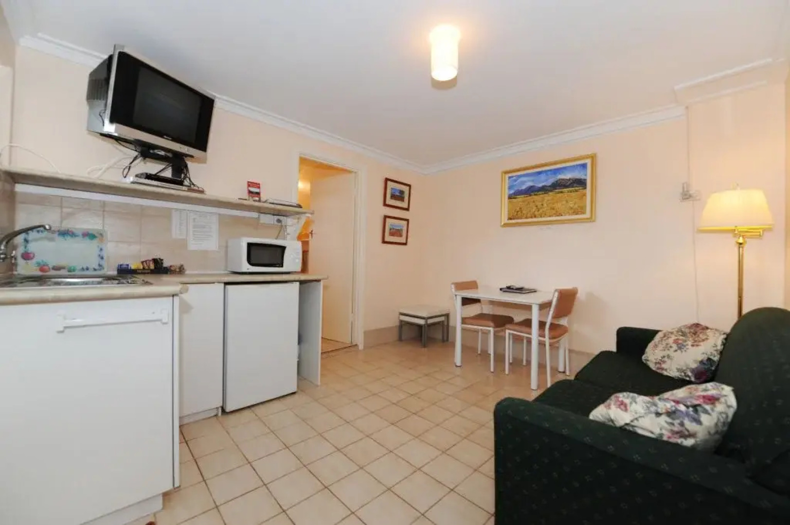 Albany View St Lodge B&B