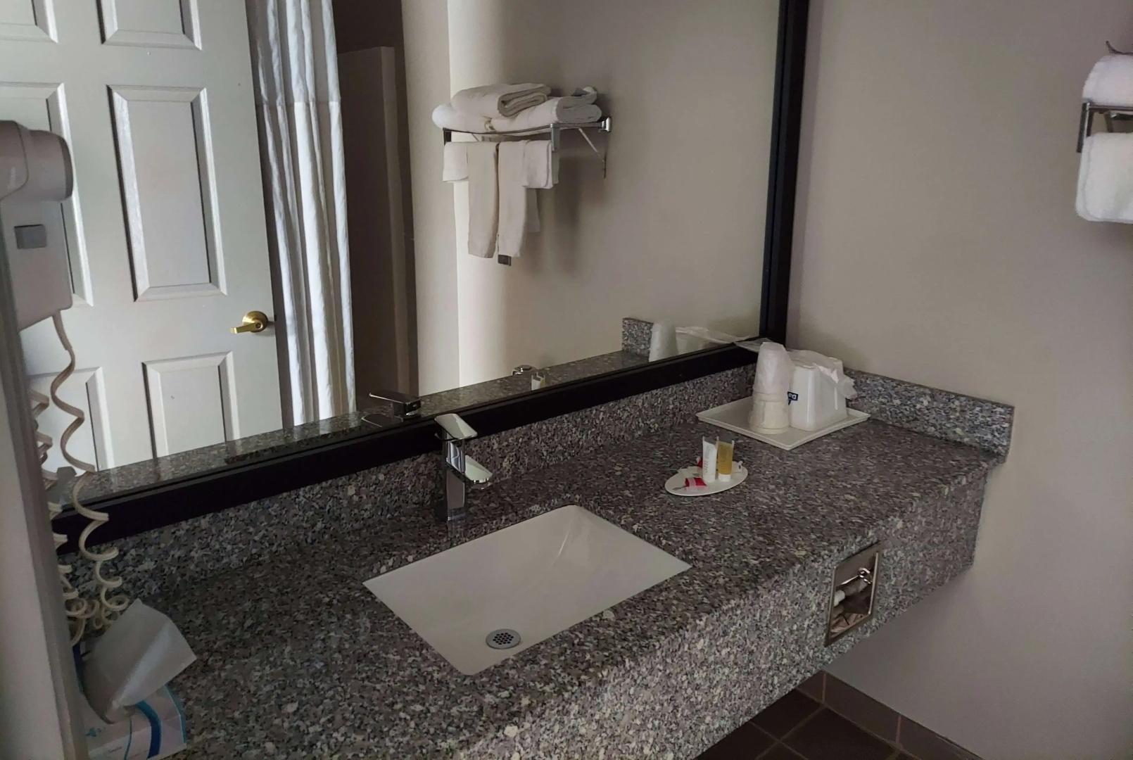 Days Inn & Suites by Wyndham Huntsville