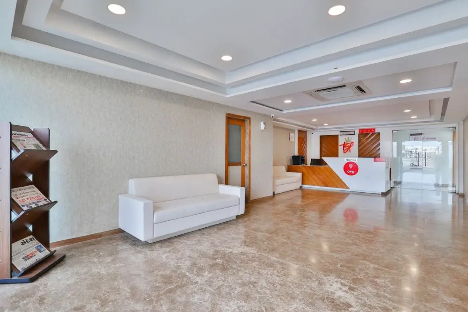 OYO 18933 The Grand President