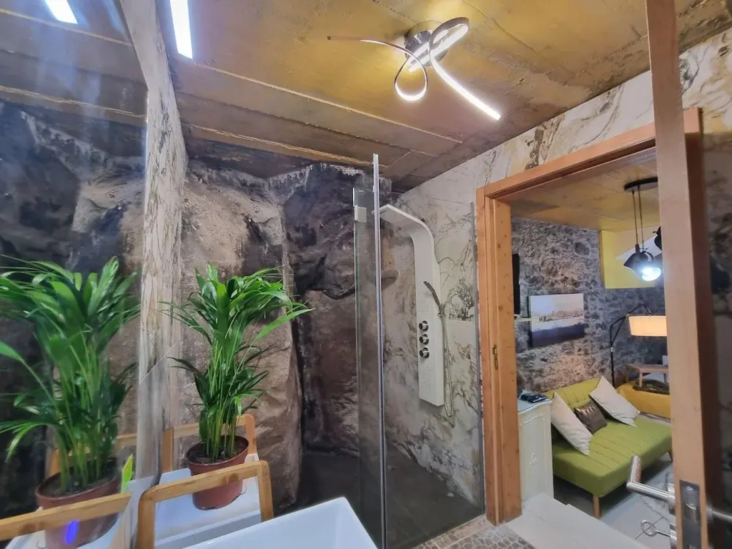 Room-discover Magical Calheta