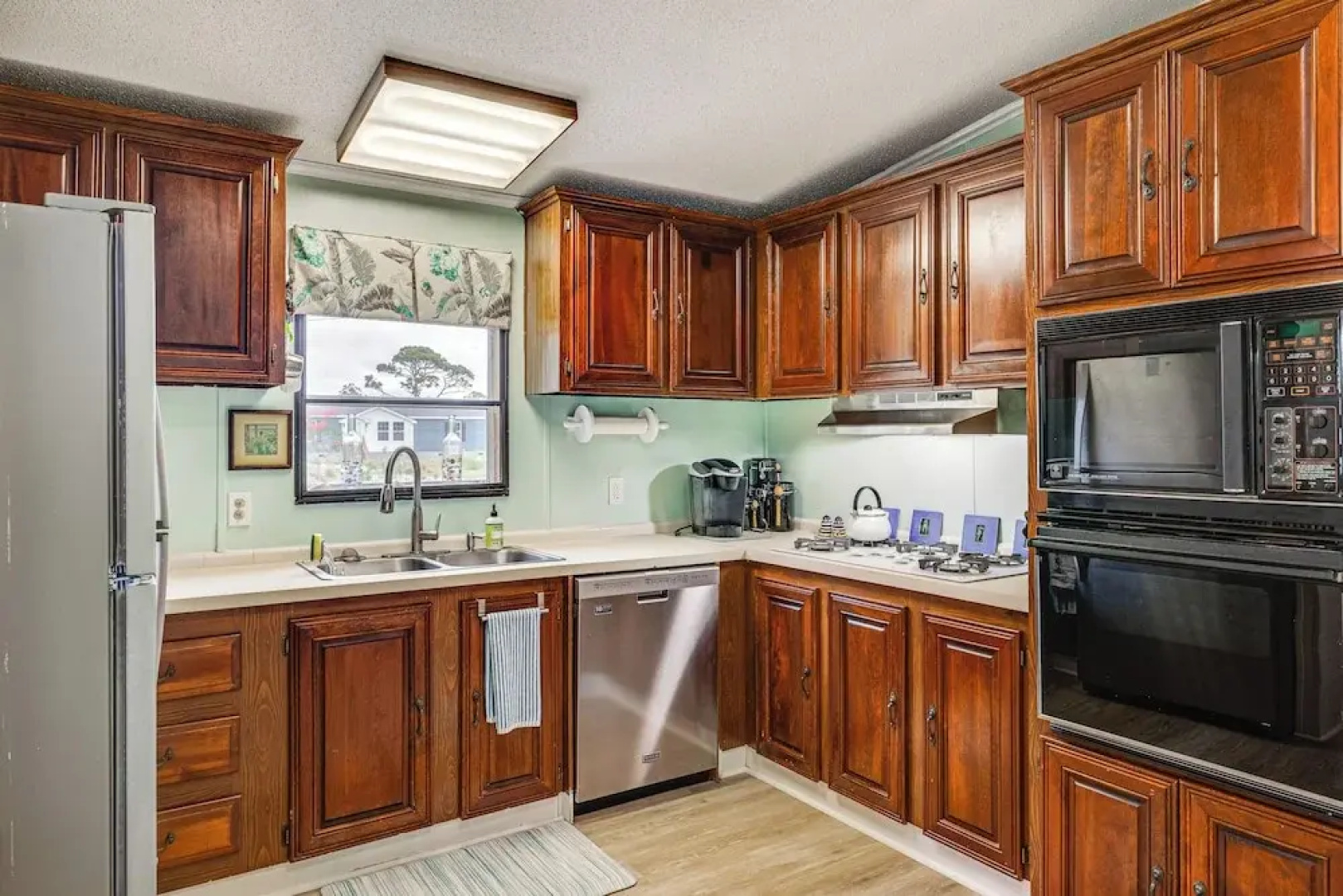 Harkers Island Getaway w/ Deck: Near Cape Lookout!