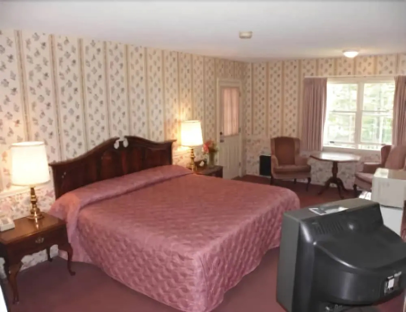 Storybook Inn & Suites