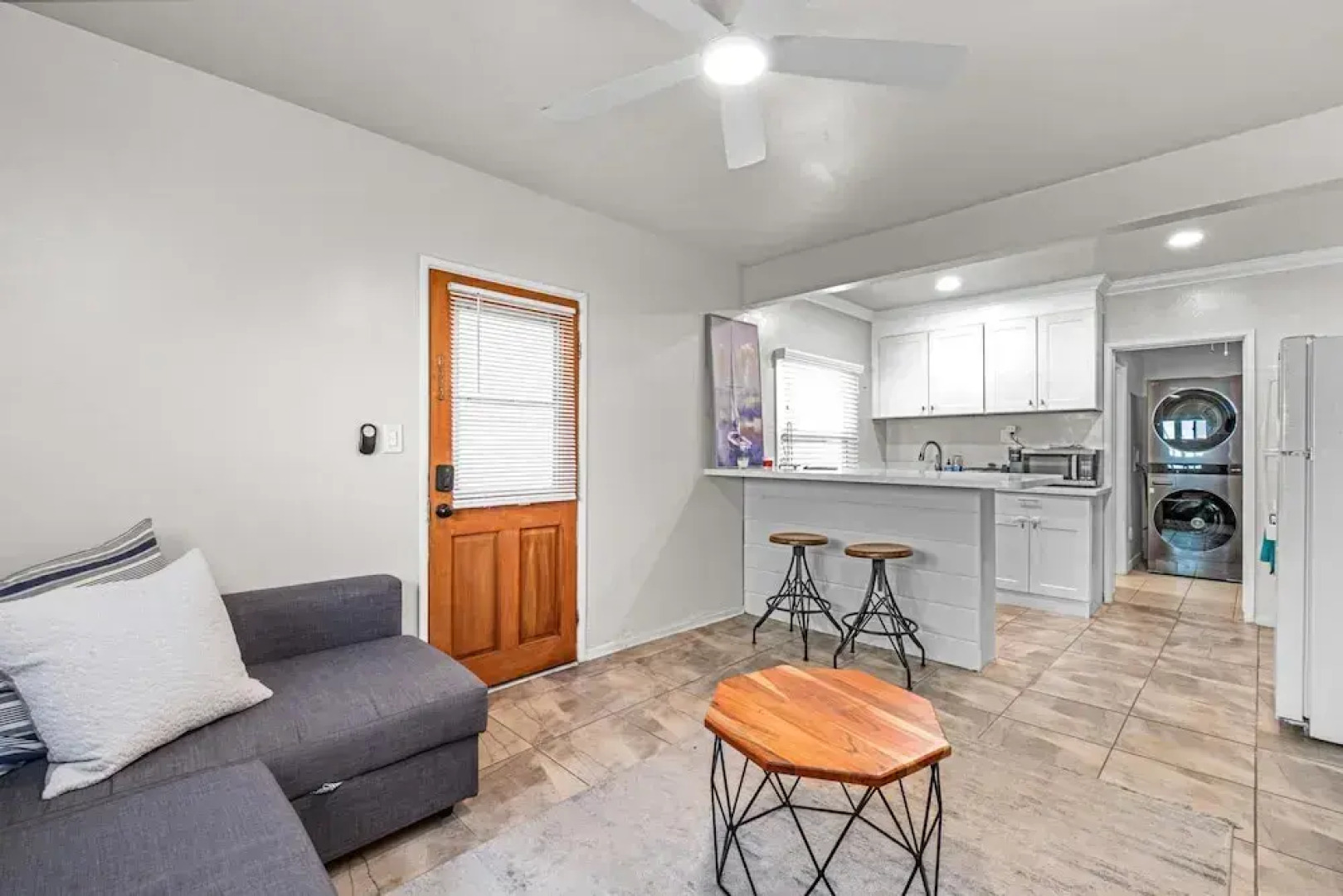 Beachside Apt With Laundry Steps to the Shore