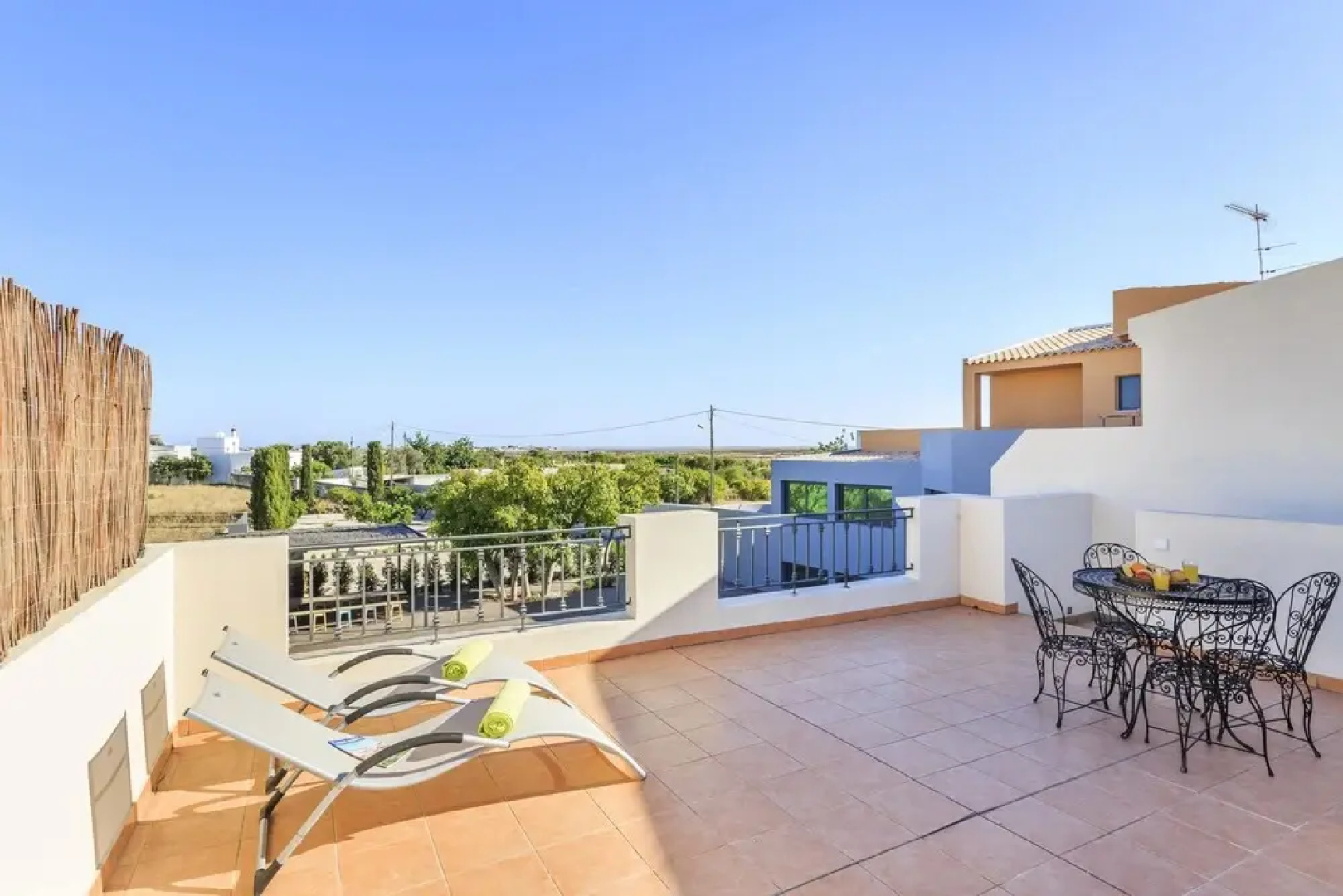 Property With 10 Bedrooms in Quelfes, With Wonderful sea View, Private