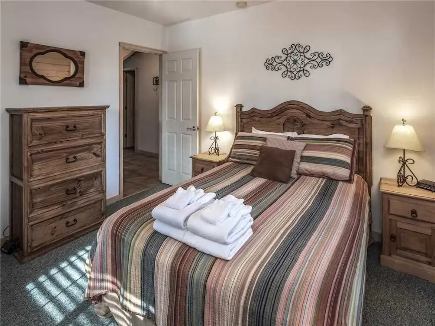 Wine N Pines - Two Bedroom Cabin with Hot Tub