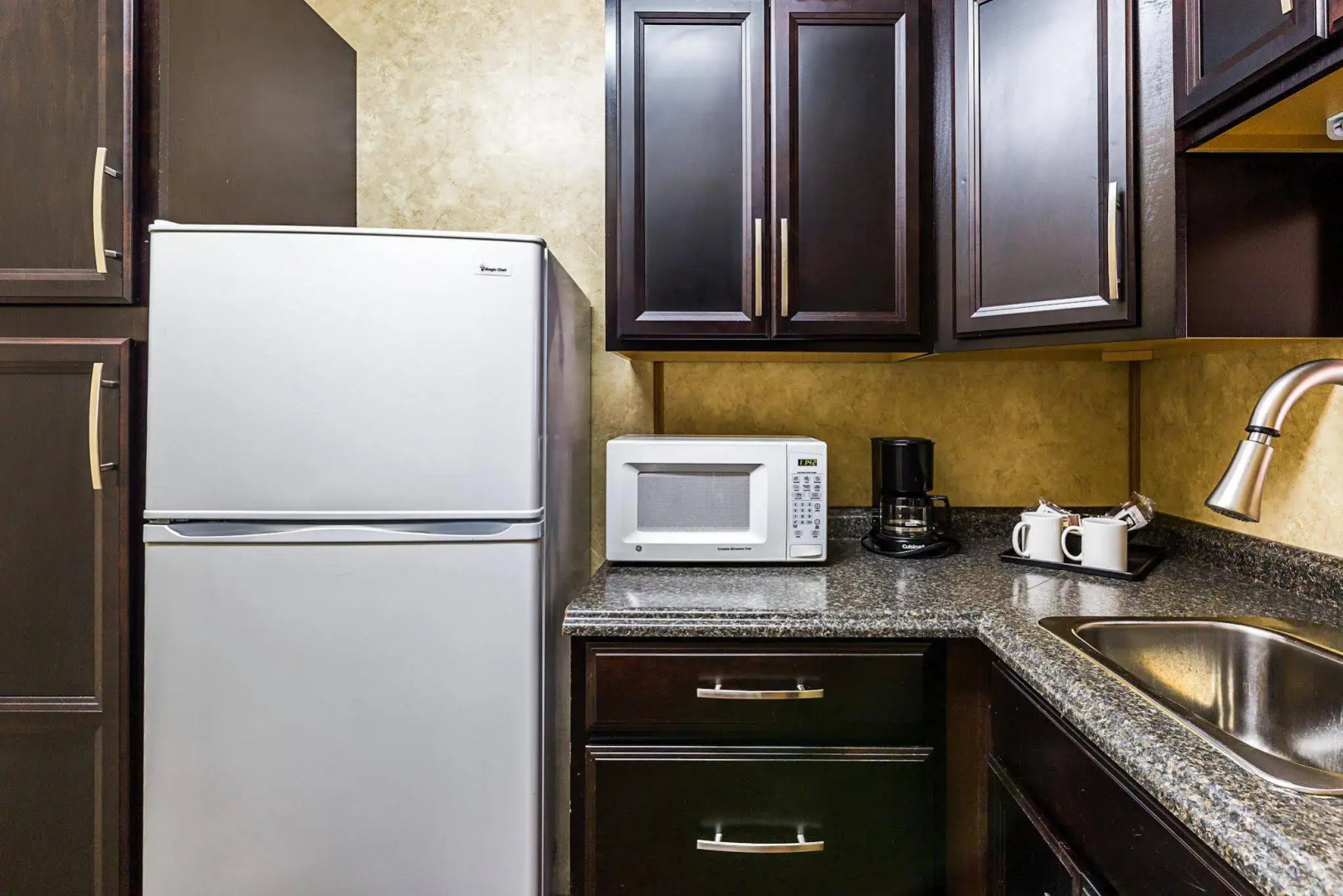 Clarion Pointe Lake Jackson - Clute