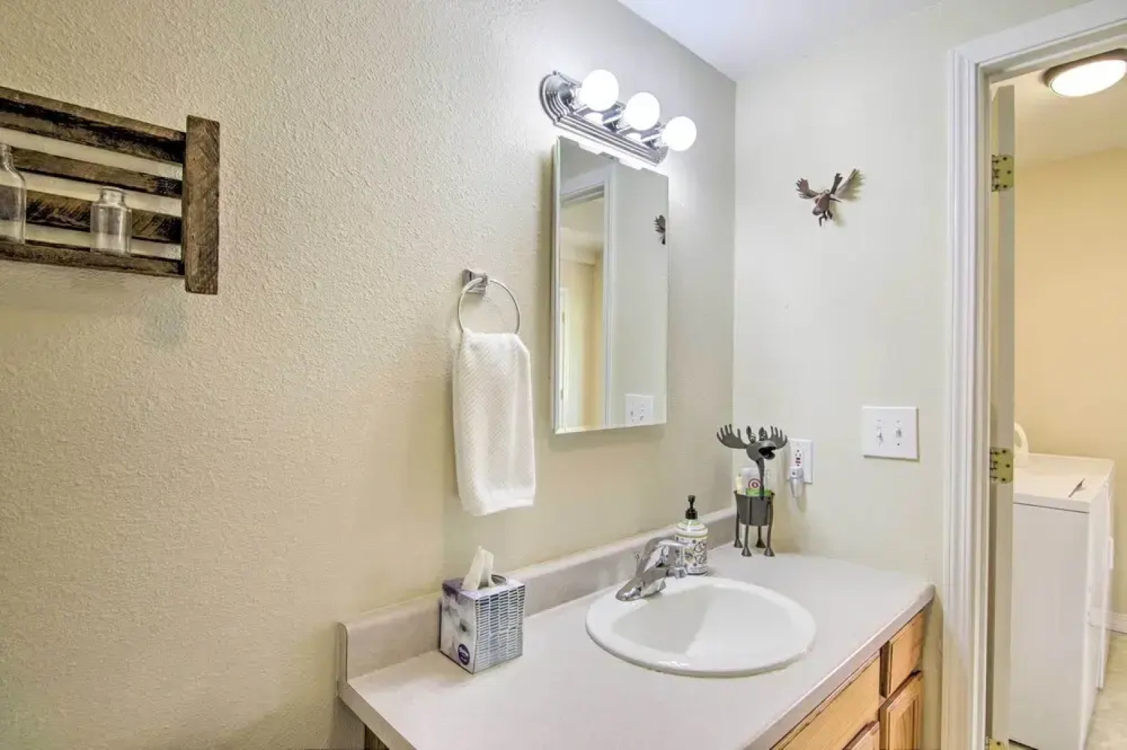 Montana's Emigrant Peaks Getaway: Apt w/ Mtn Views