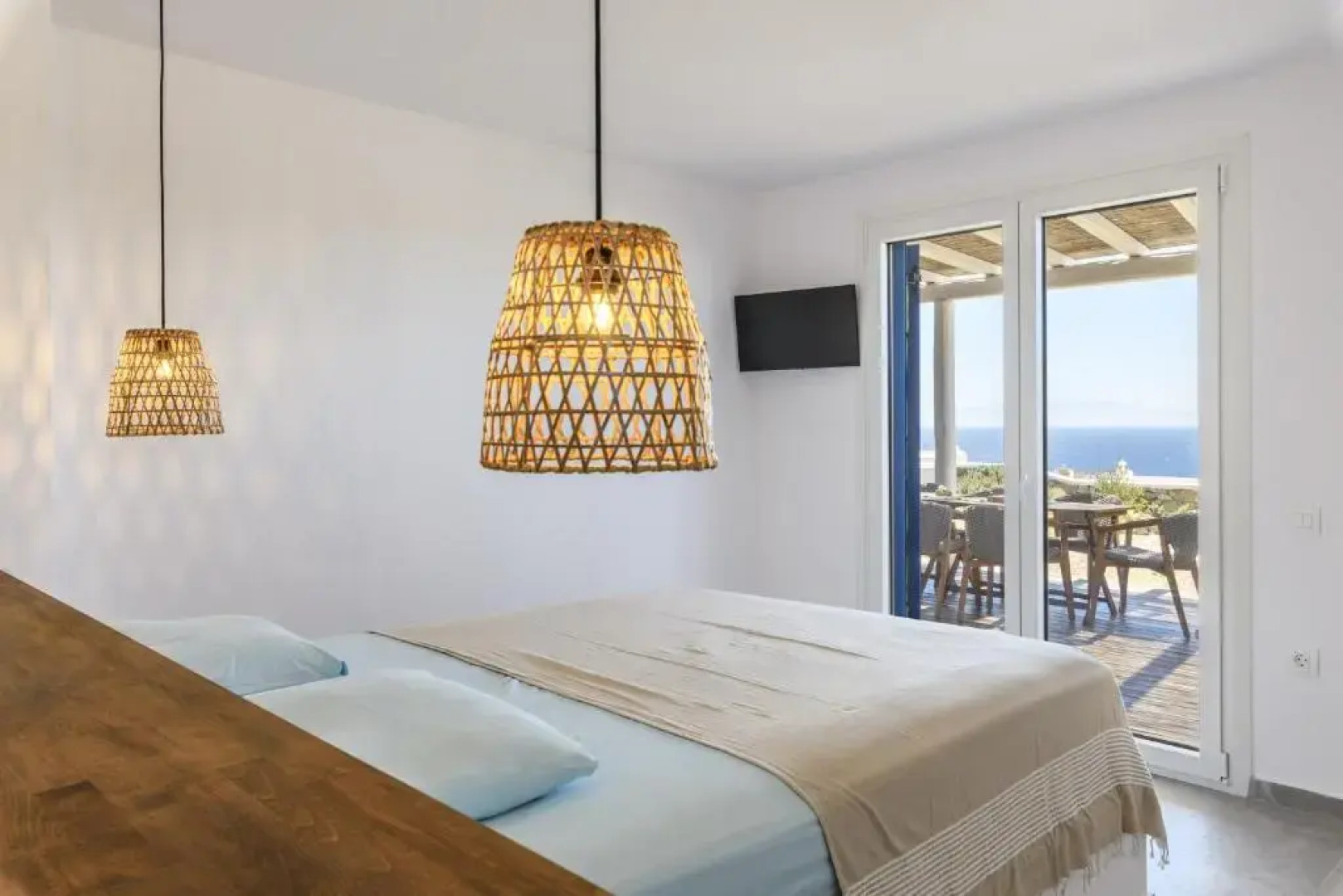 Mesmerising Sea View Lia Residence