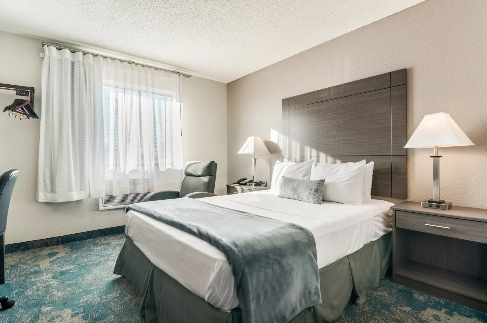 American Inn Suites Detroit Metro Airport