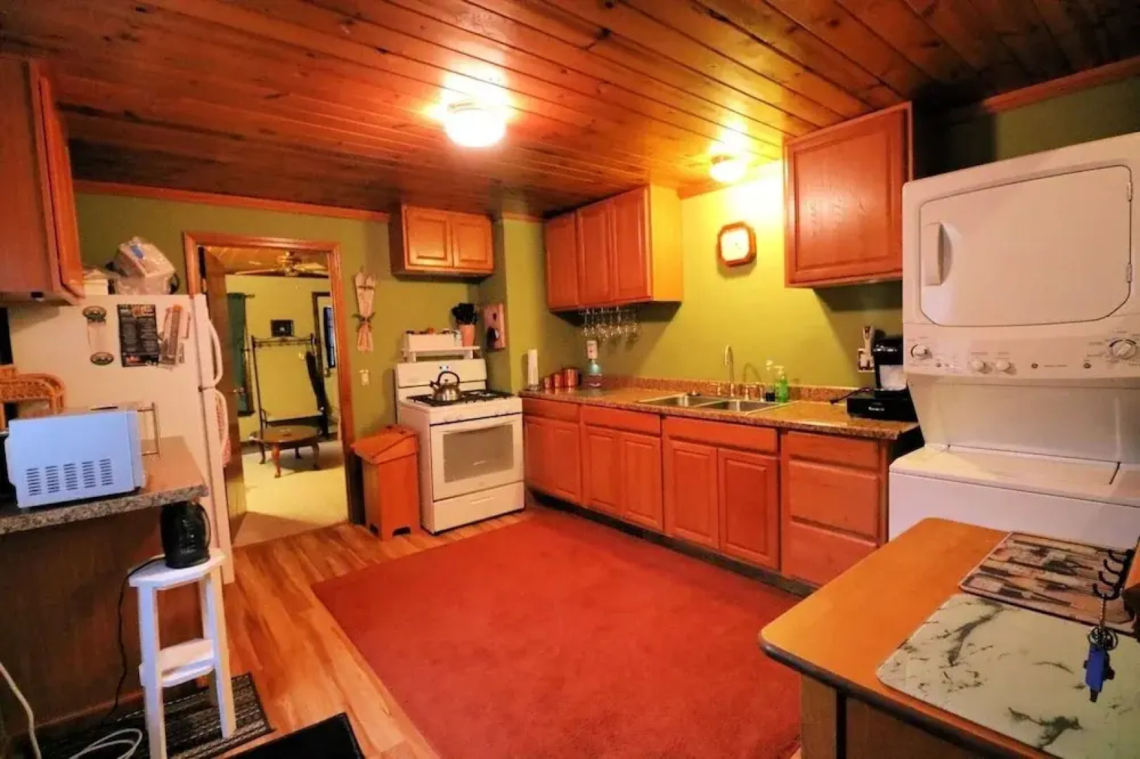1 Maple Avenue 2 Bedroom Home by Redawning