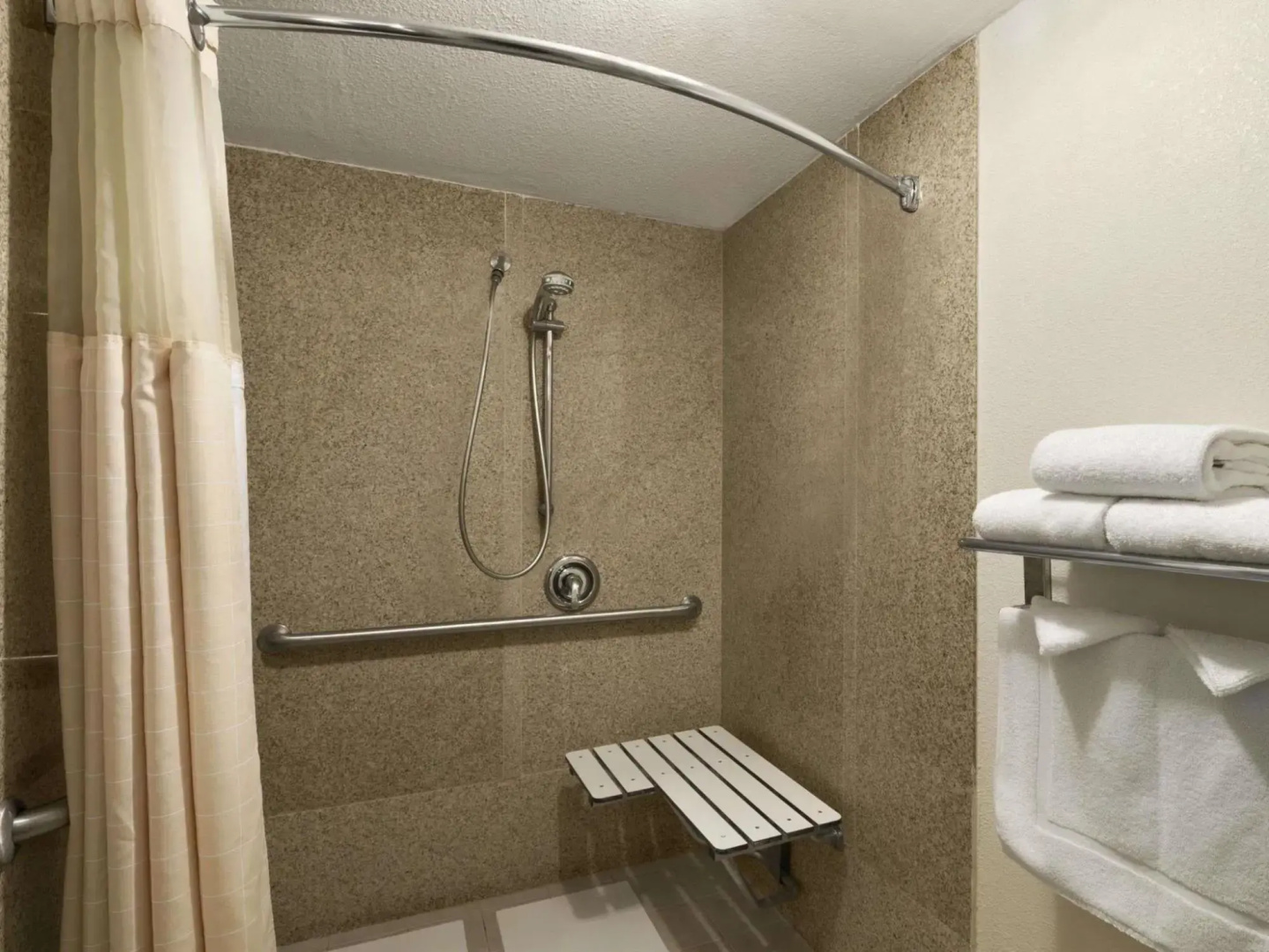 Days Inn & Suites Omaha NE