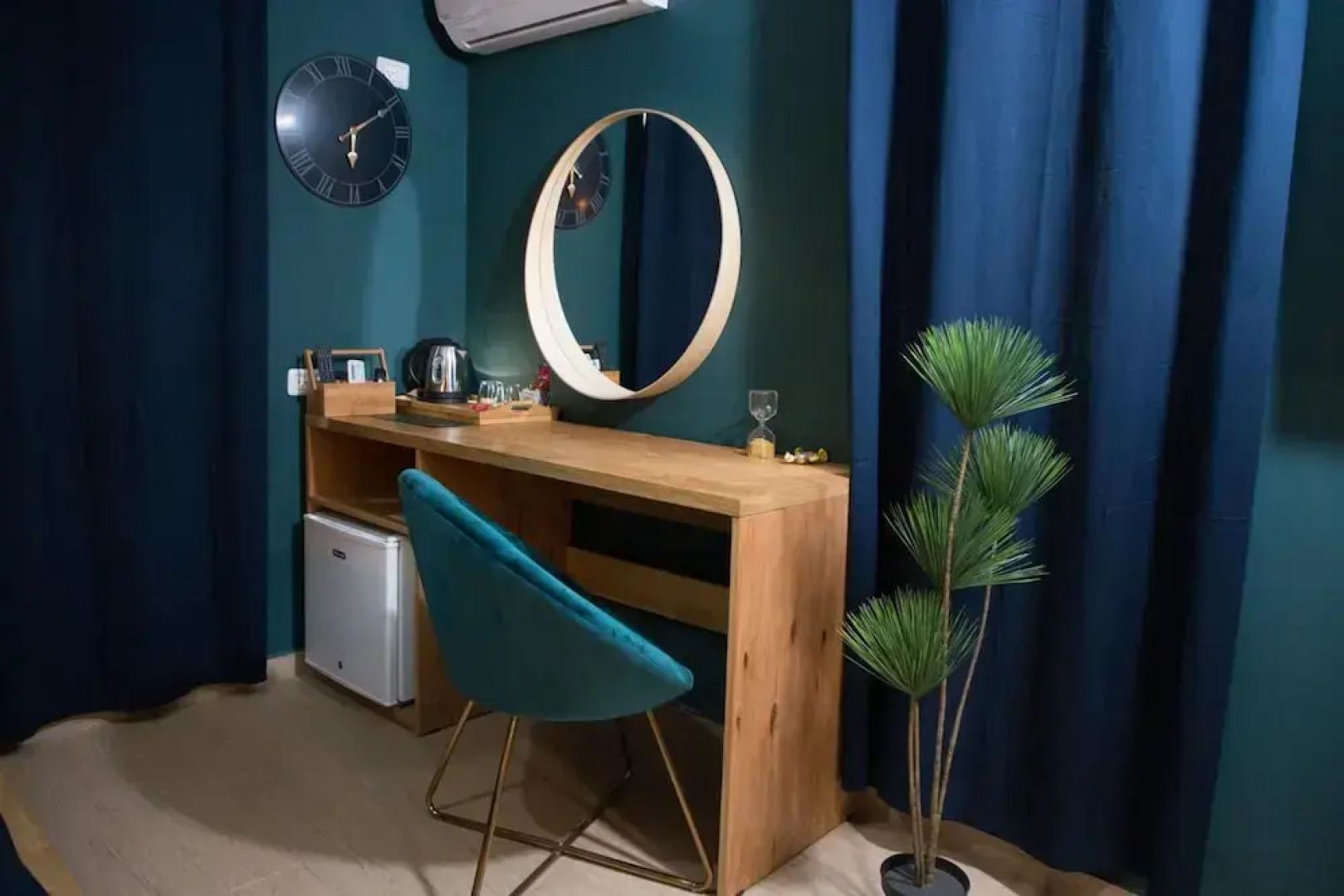 La Finca Luxury Suites Hotel