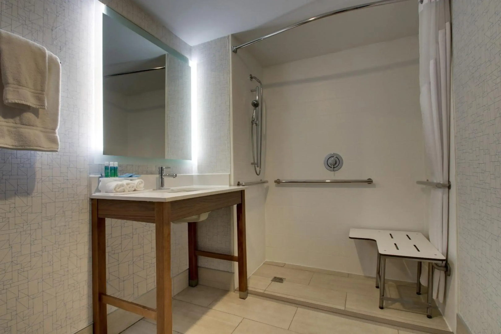 Holiday Inn Express & Suites Wapakoneta by IHG