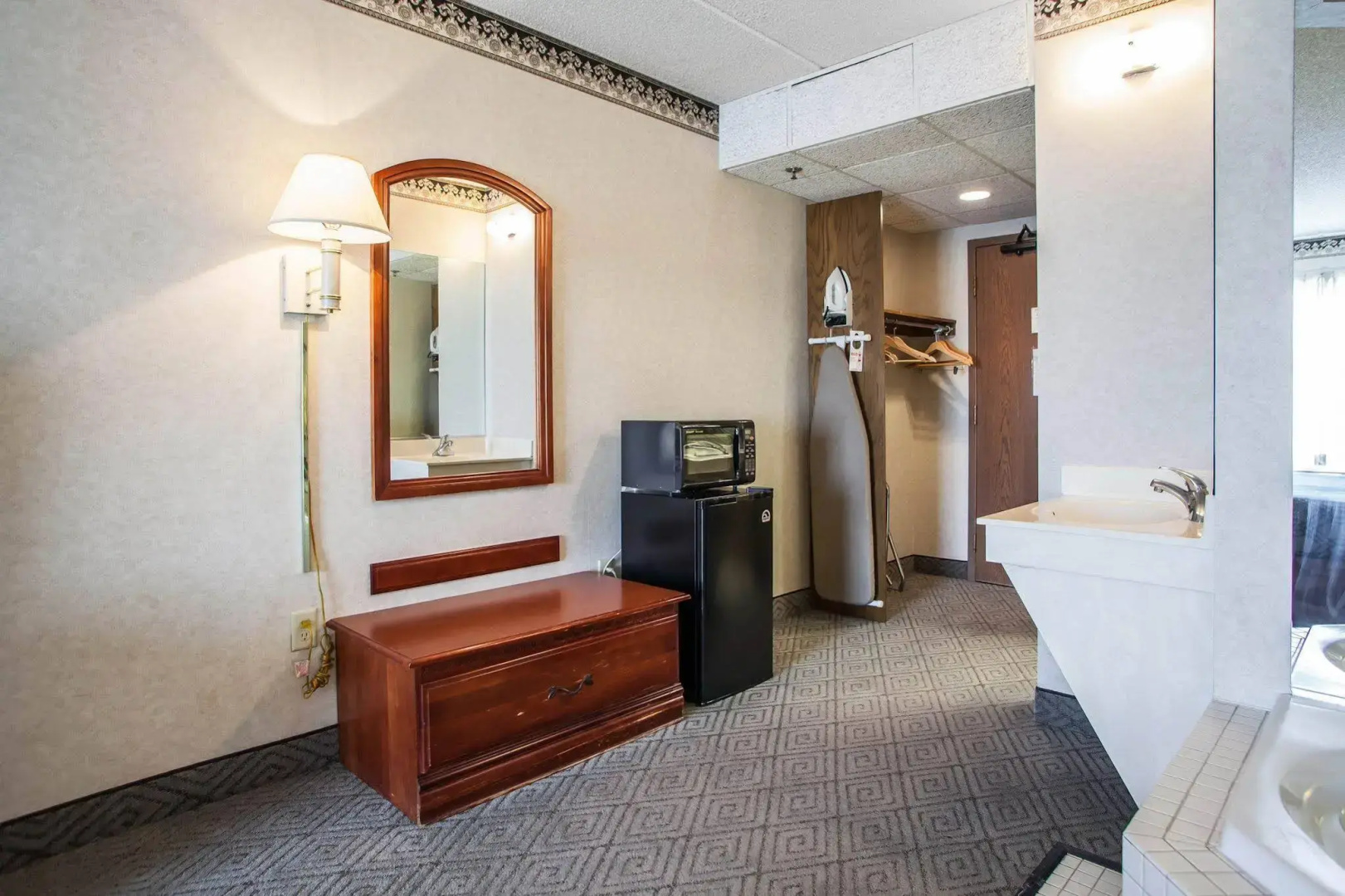 Rodeway Inn & Suites Milwaukee Airport