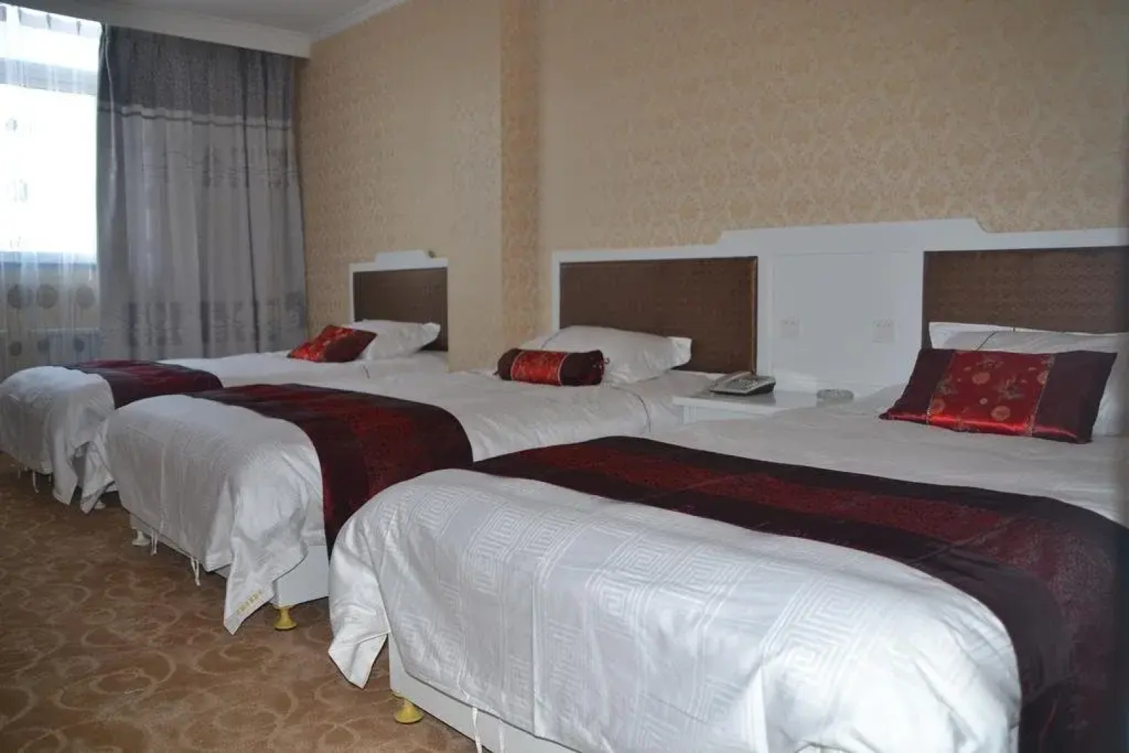 Yining Huarui Business Hotel