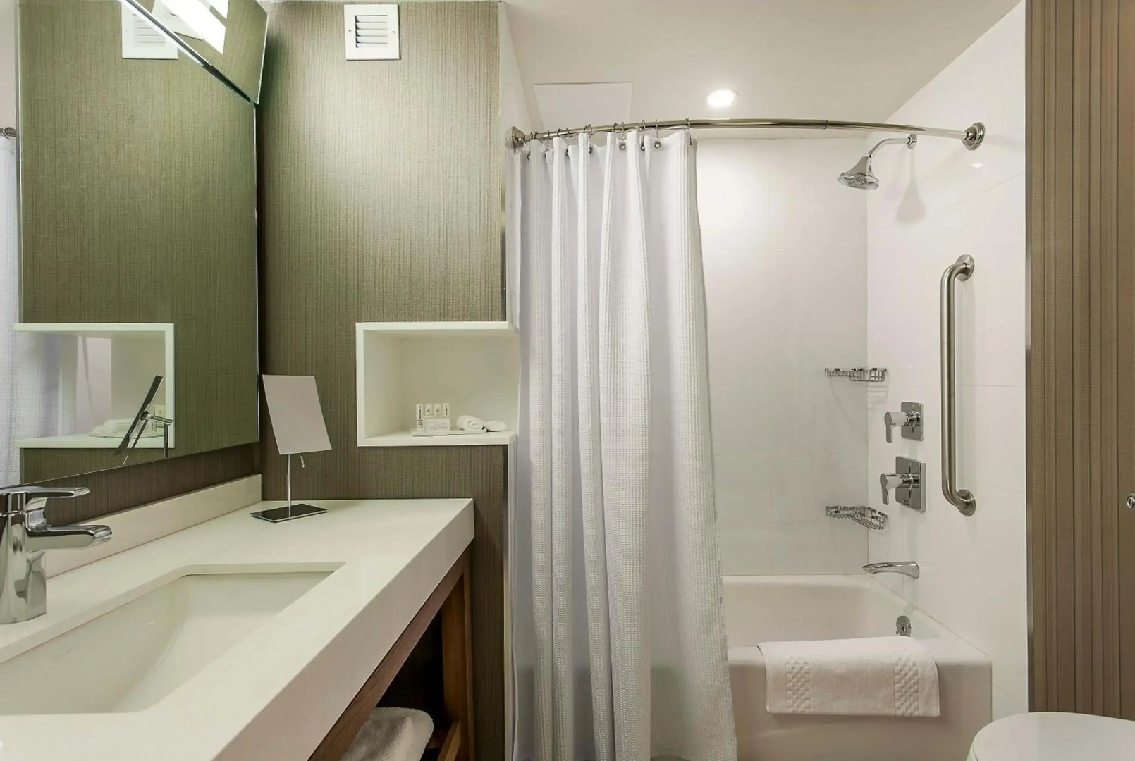 Courtyard by Marriott Montreal West Island/Baie D'Urfe