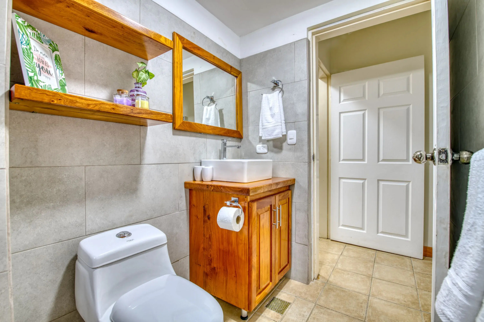 Golden Getaway Apartments