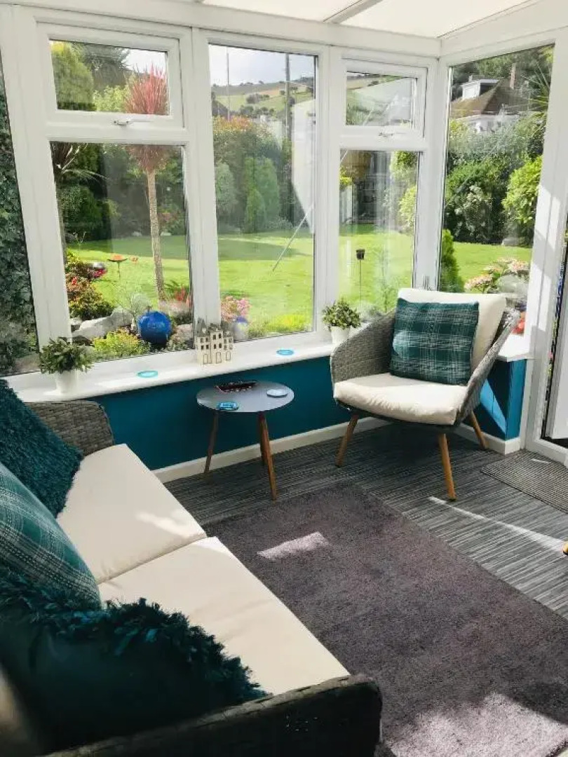 Sunnyside - Large Seaside Home with views and Hot Tub