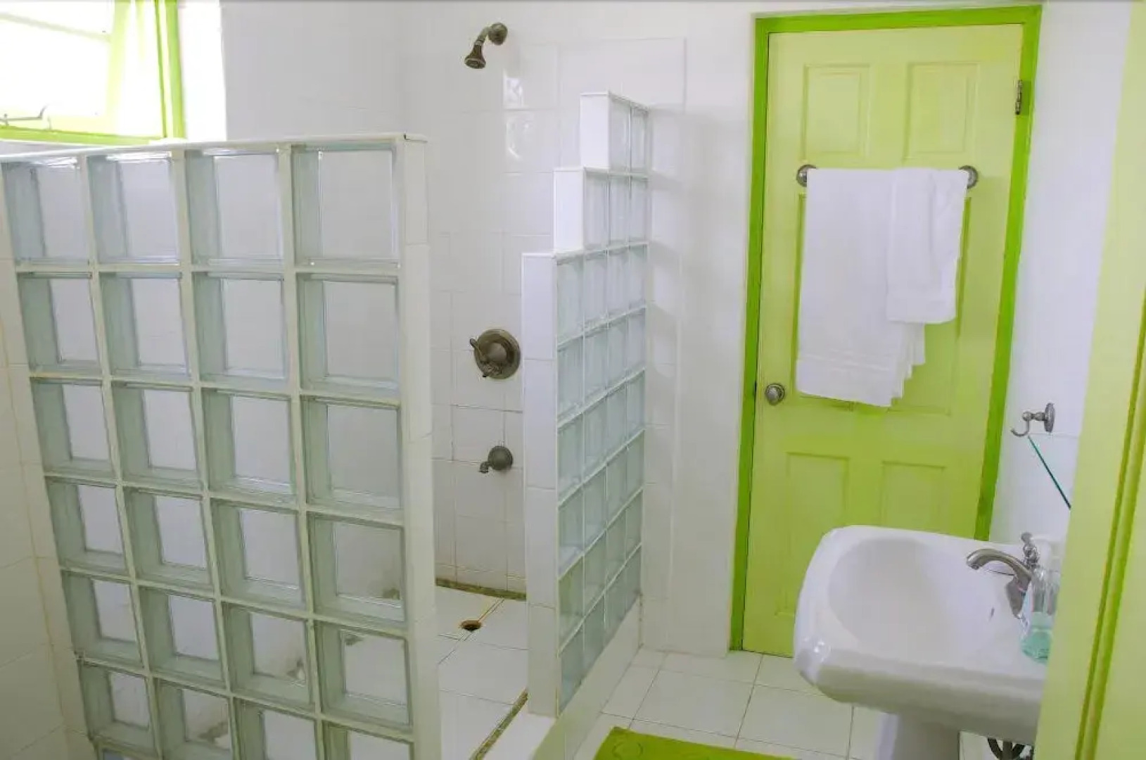 Beautiful Luxury two Bedroom Seaside Cottage at The Crane