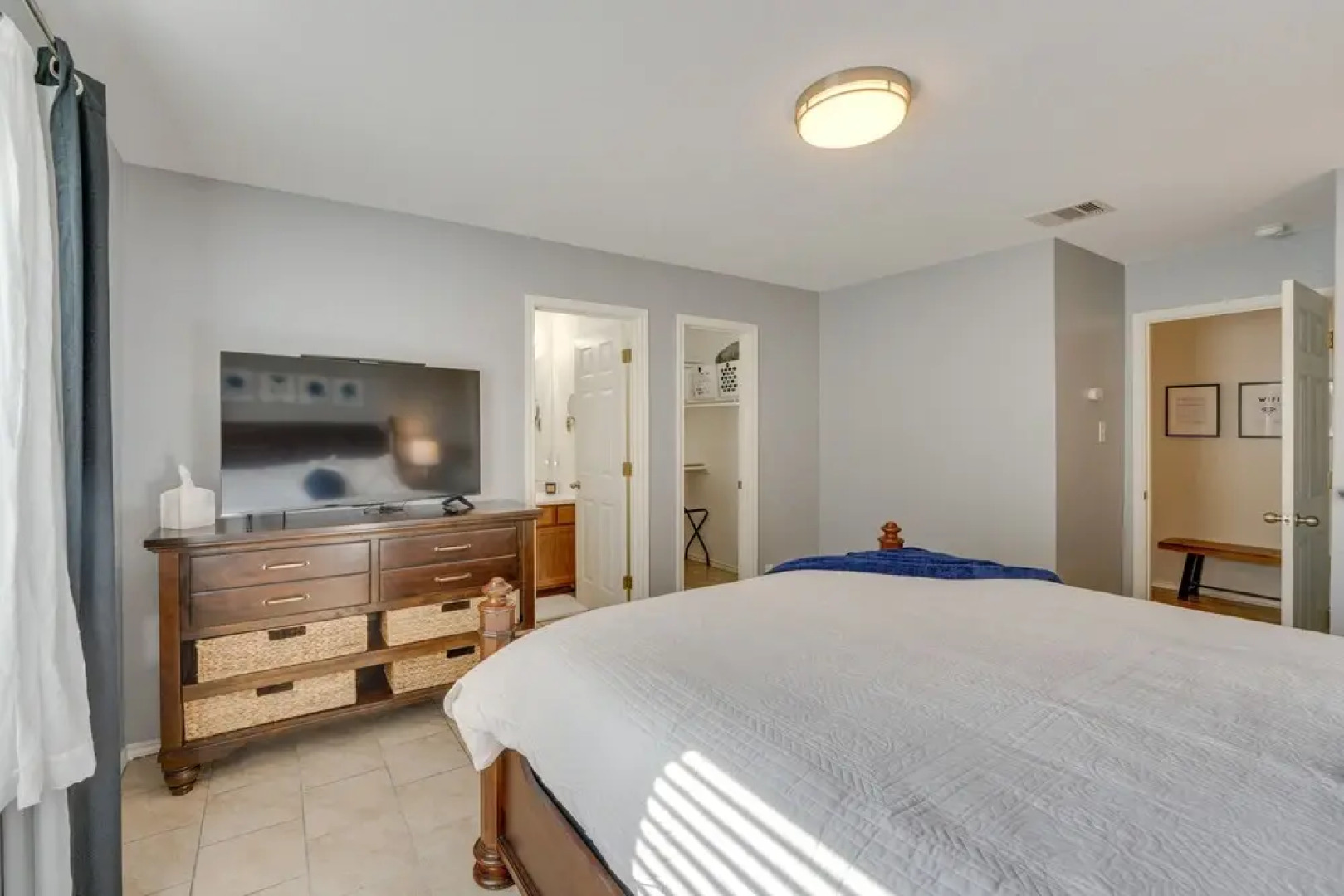 Sunny Universal City Home ~ 18 Mi to San Antonio!