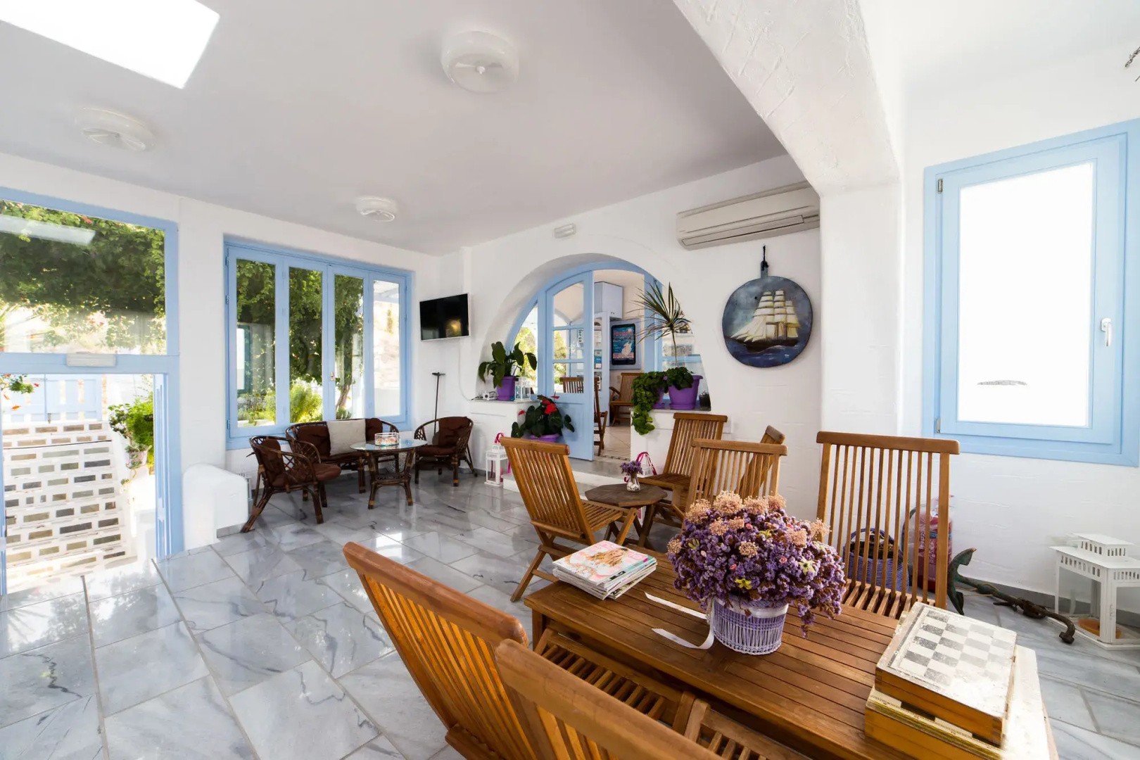 Stratos Studios & Apartments