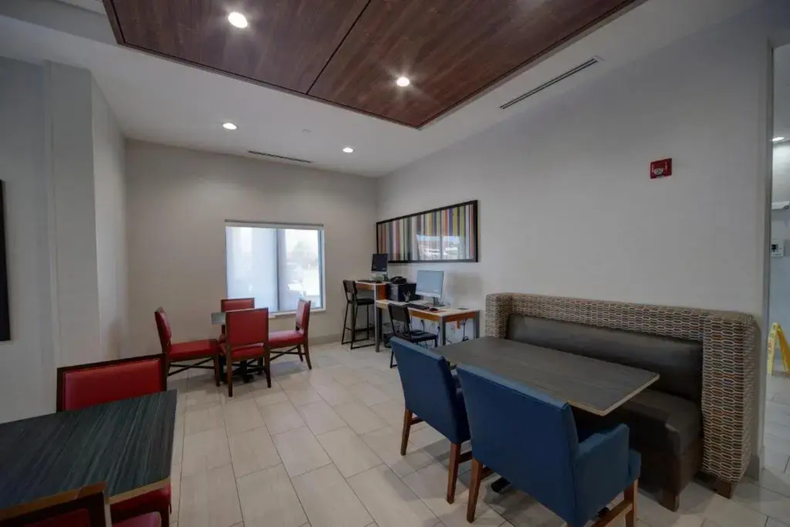 Holiday Inn Express & Suites Oklahoma City West-Yukon by IHG