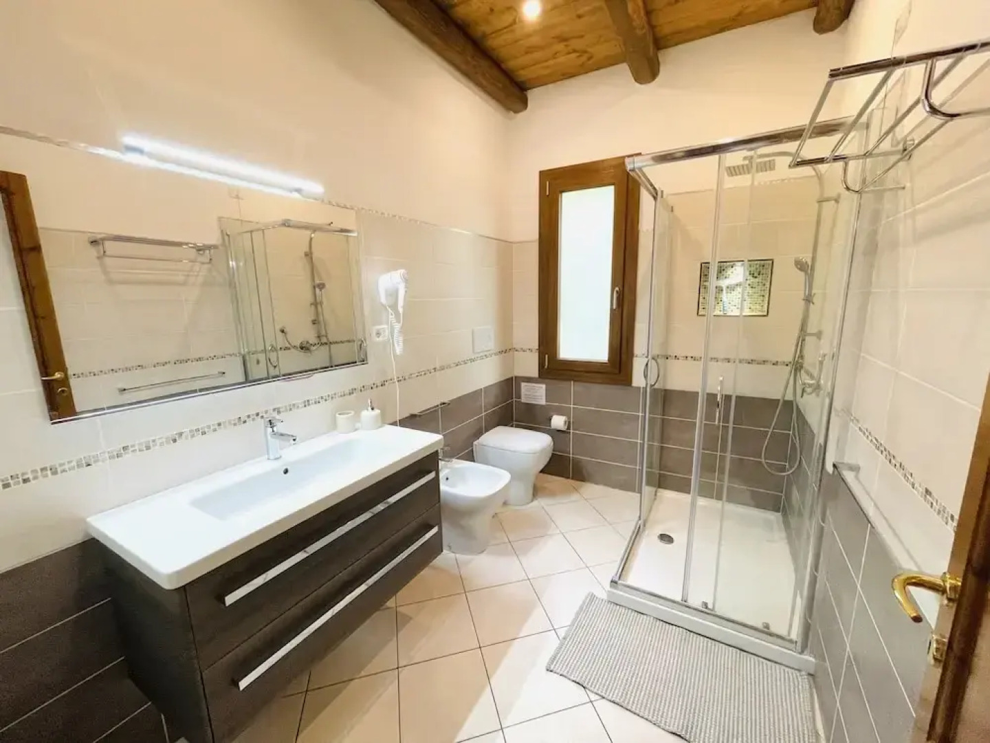 Quiet and Relaxing, Surrounded by Greenery a few Kilometers From the sea