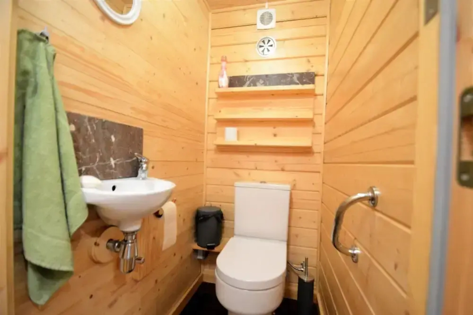 Pleasant Chalet in Anhee in a Charming Area