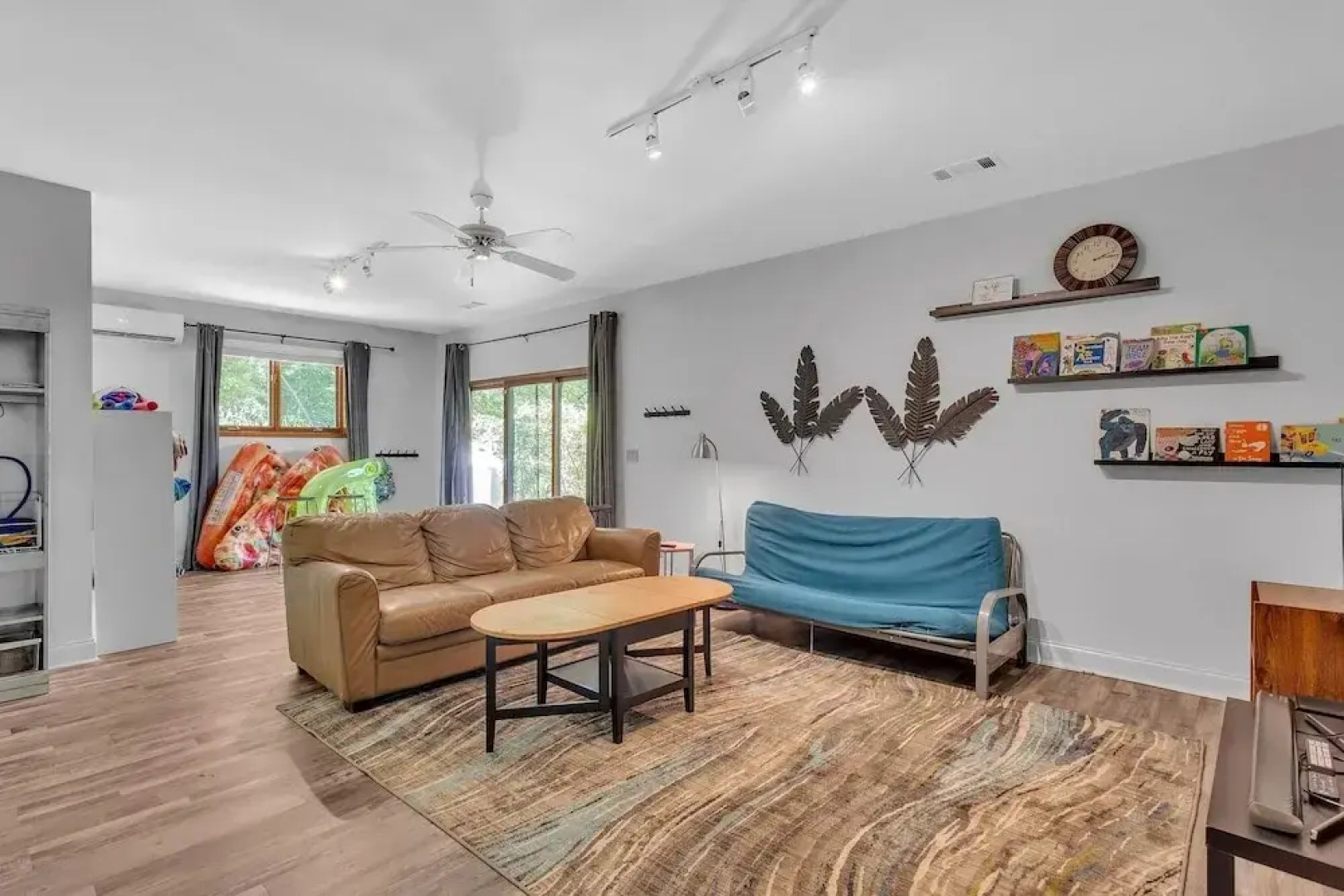 The Blue Flamingo 5 Bedroom Home By Redawning