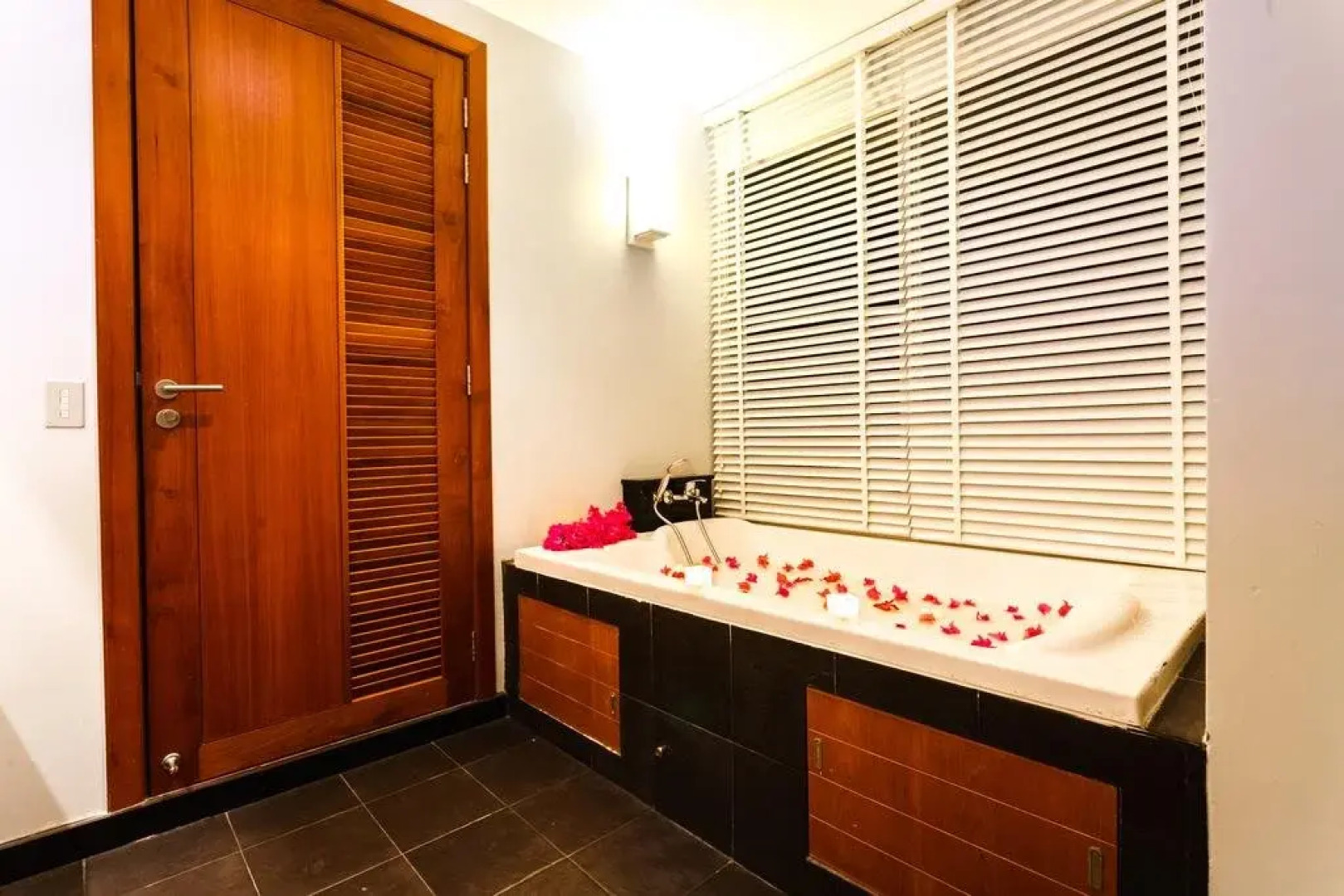 Kyerra Villa by Lofty