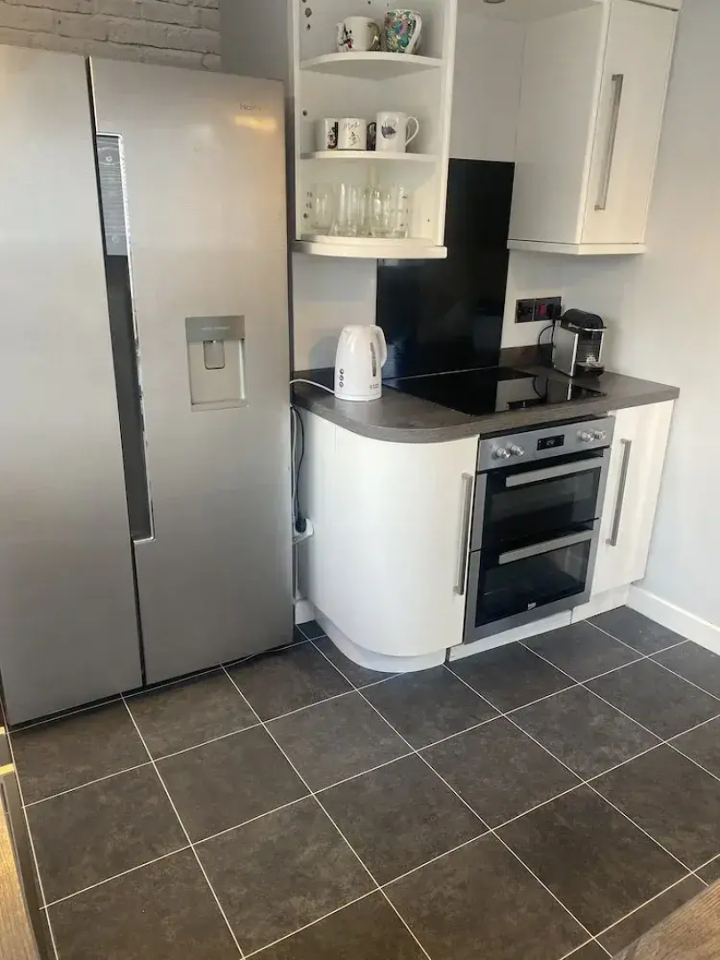 3 Bedroom House, Hot Tub,torbay, Sleeps 6, Parking