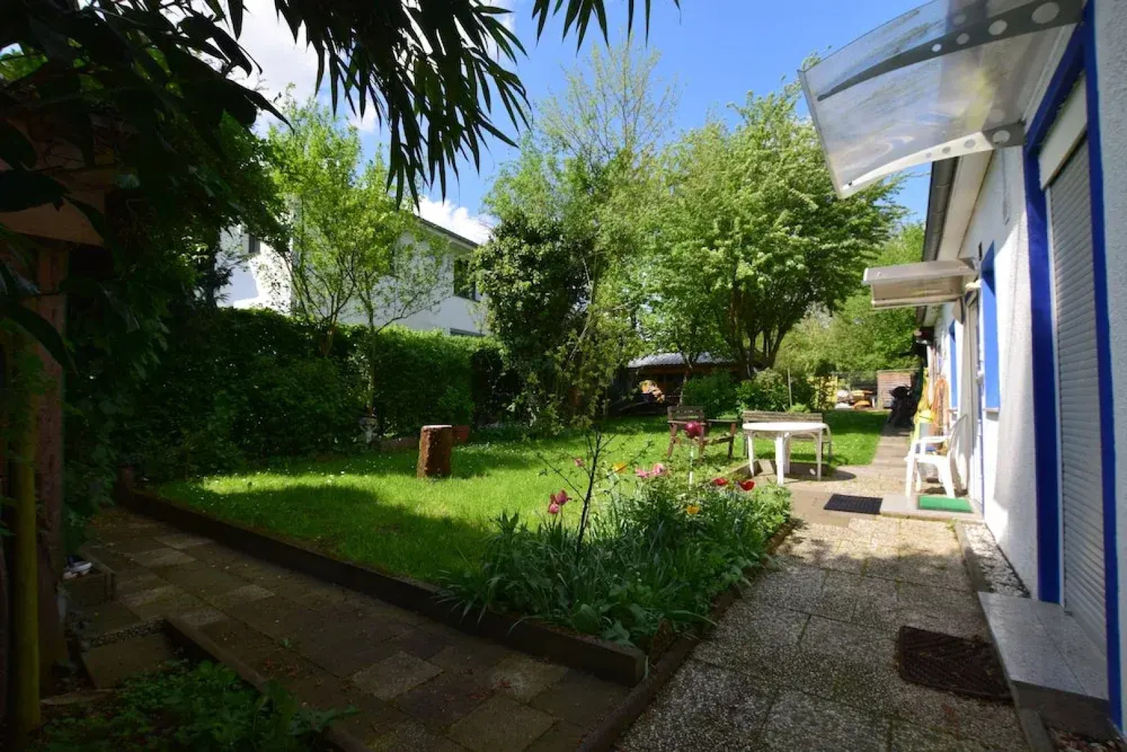 Tolstov-Hotels Large 3 Room Apartment with Garden