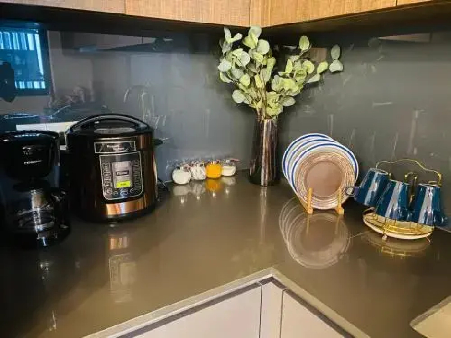 Grand Medini Suites by RR JBcity