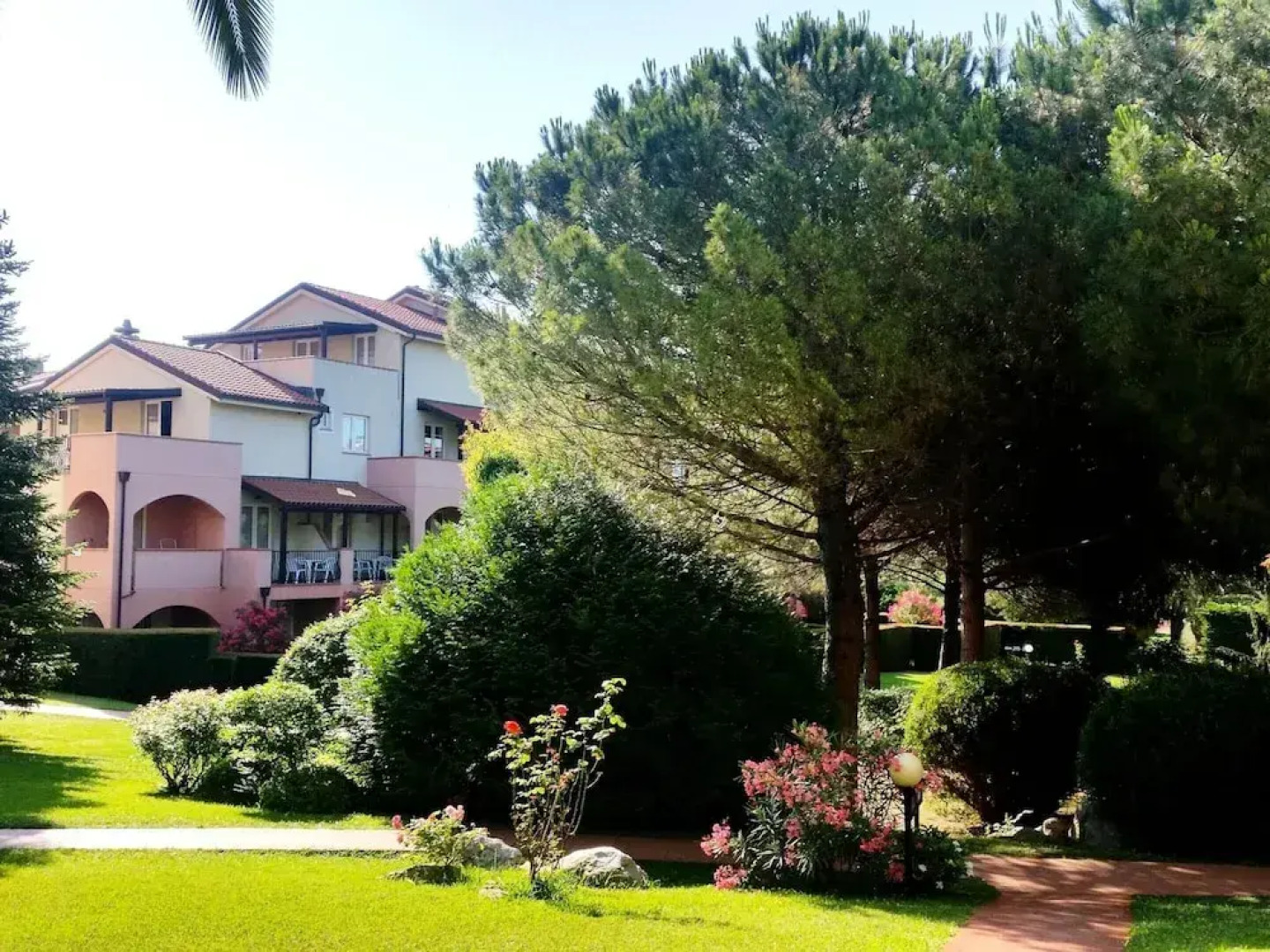 Tastefully Furnished Apartment Just 1,5 km. From the sea