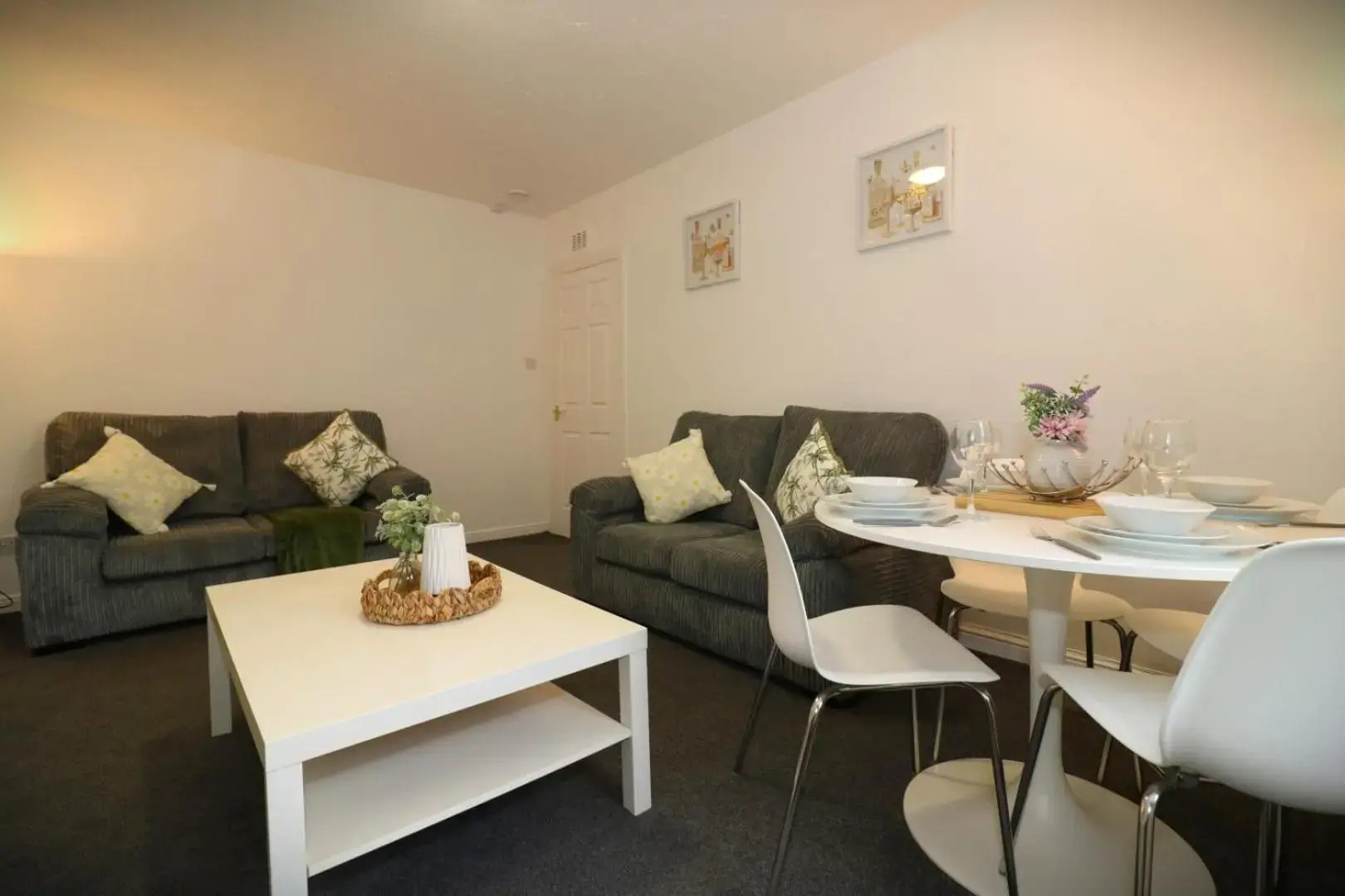 Signature - Glen Lee House