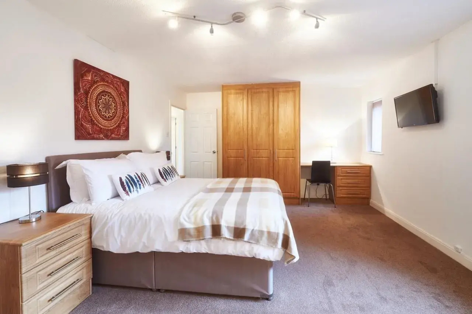 Furzton Serviced House - Shortstay Mk
