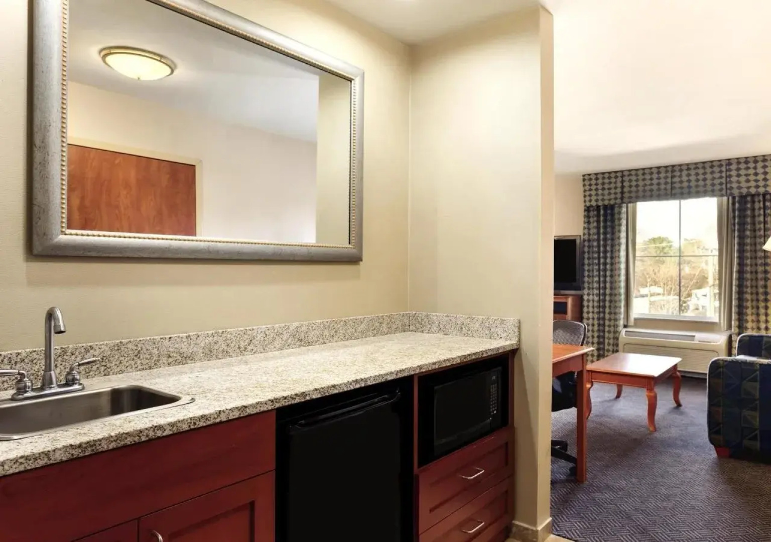 Hampton Inn & Suites Mystic