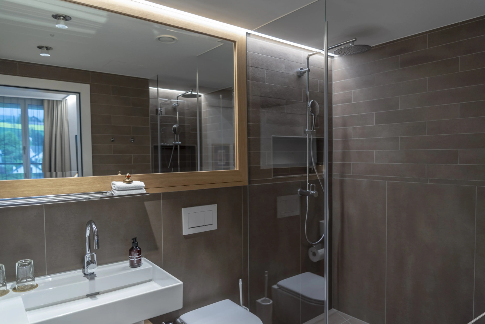 Отель Caspar Swiss Quality