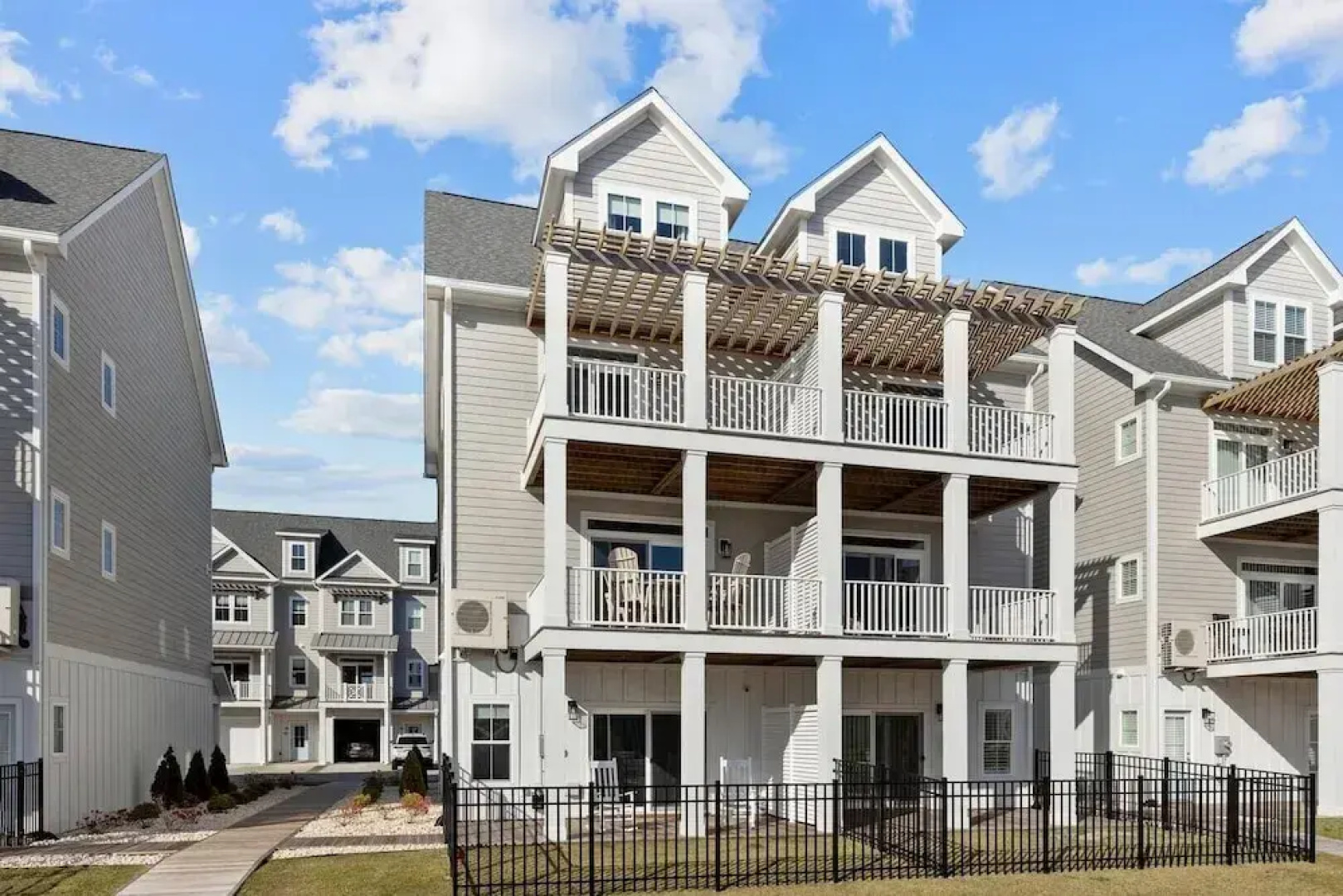 South Breeze 3 Bedroom Townhouse by RedAwning