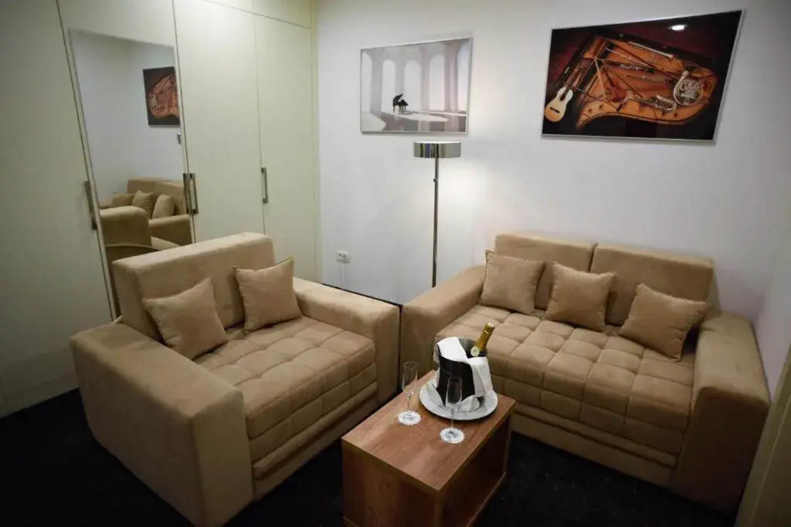 Santiny Hotel & Restaurant