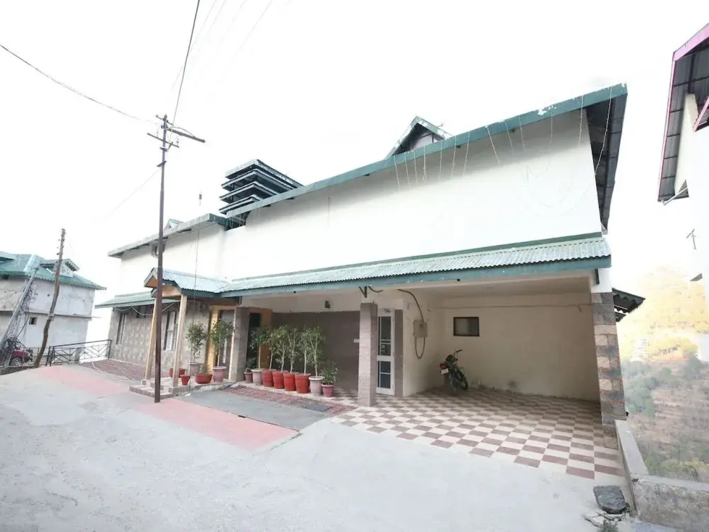 OYO 12185 Home Wayside Villa 3BHK Apartment Kasauli