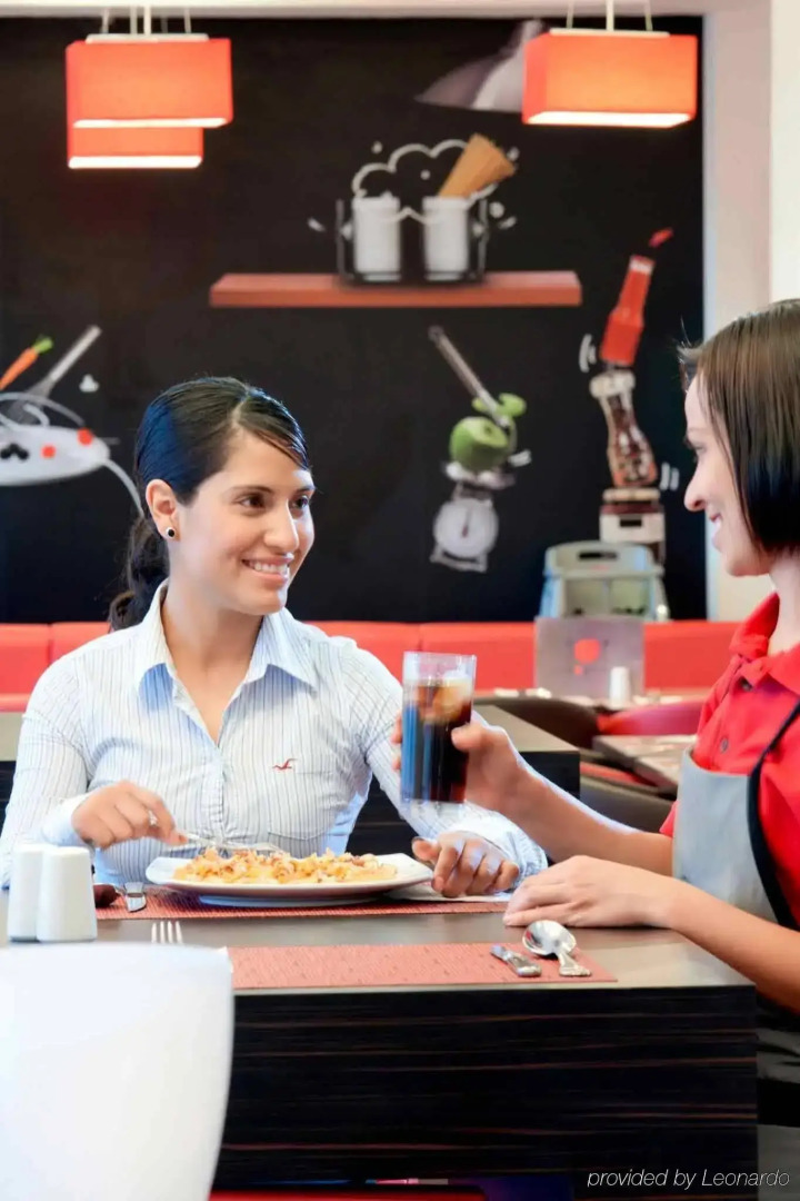 ibis Juarez Consulado