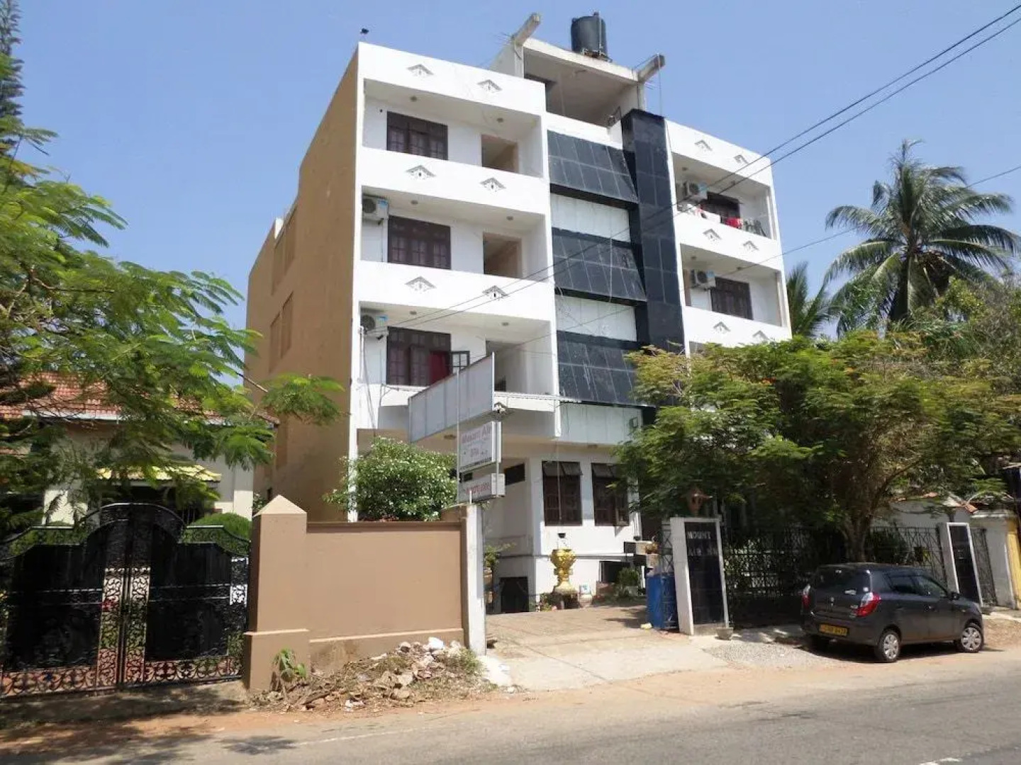 Mount Lanka Hotel & Suites