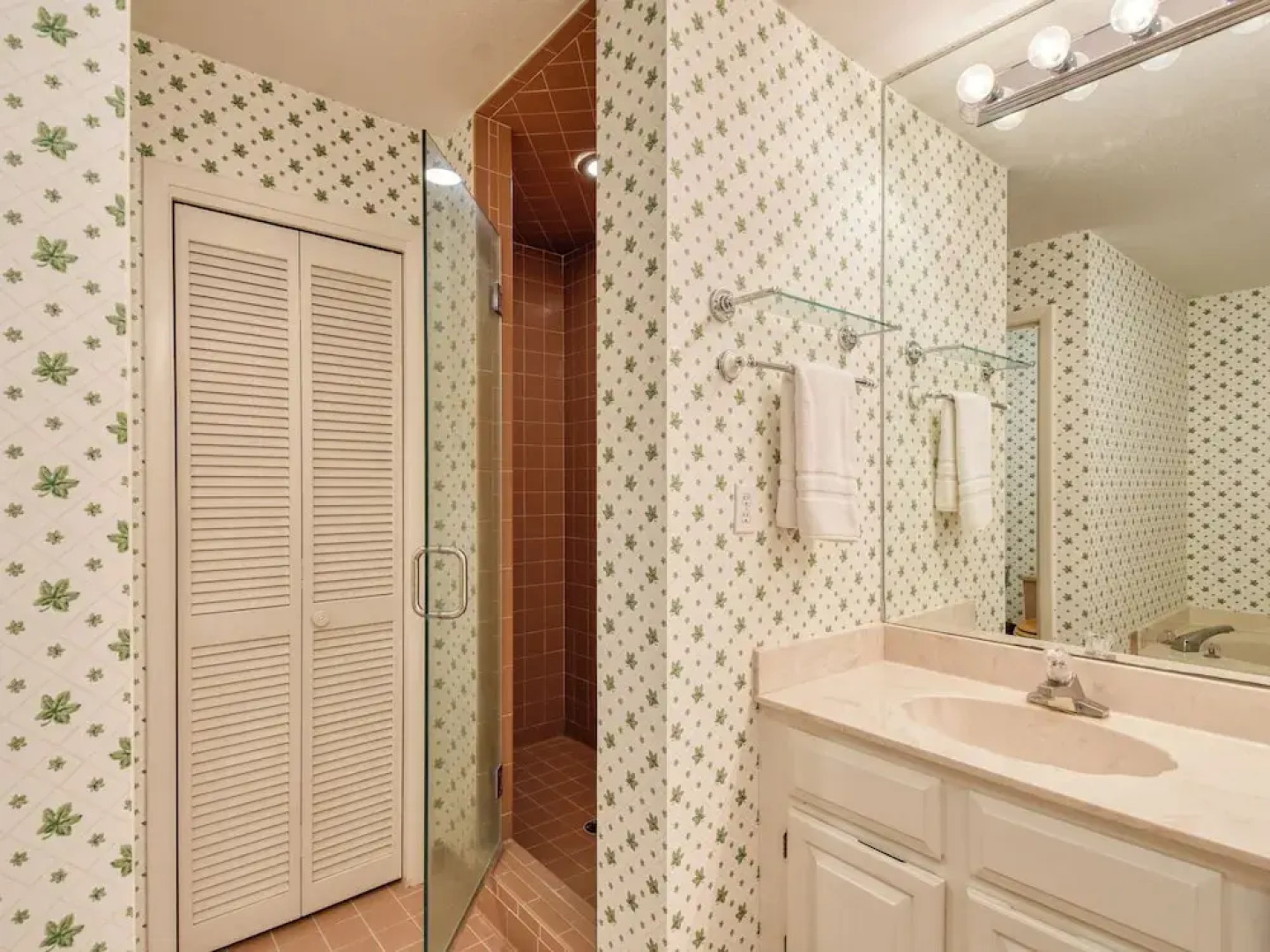 Spinnakers Reach 704