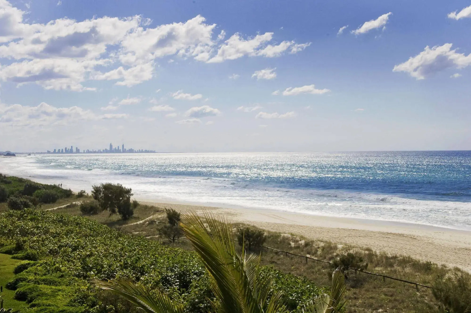 Oceanside Resort - Absolute Beachfront Apartments