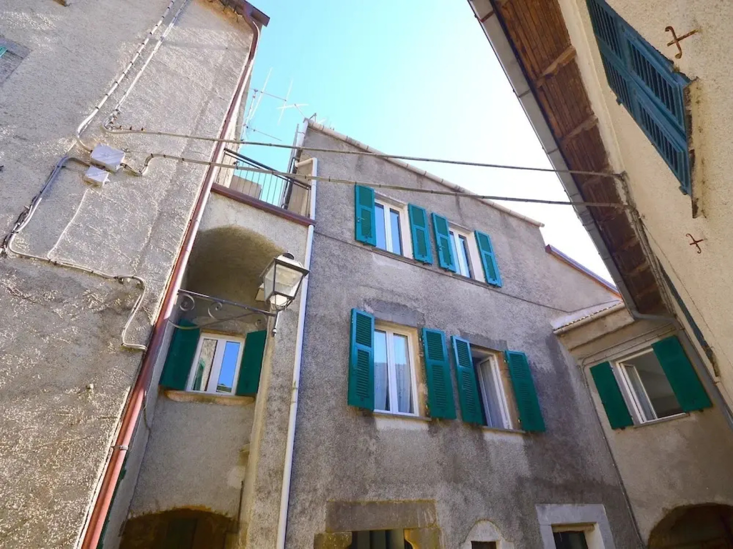 20 km from the 5 Terre, in a small town, 3-room apartment, terrace with view