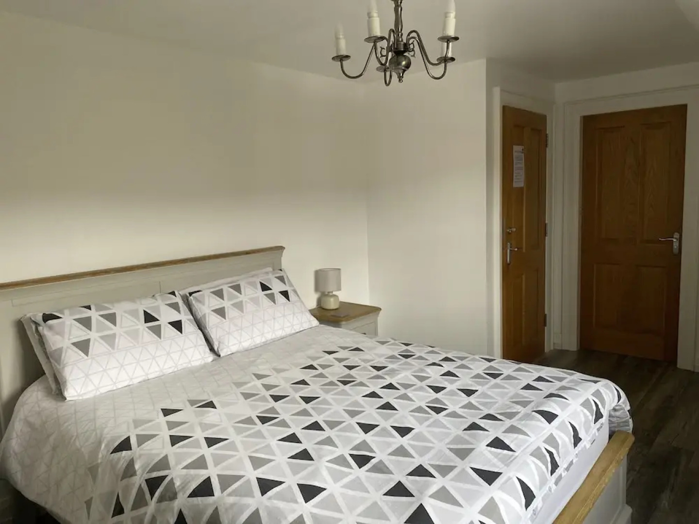 Rostrevor Valley Holiday Park- En-suite Rooms with Hot tub and Private Car Service