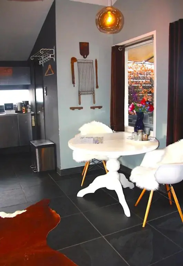 Garden House, Private studio apartment with wifi and free parking for 1 car