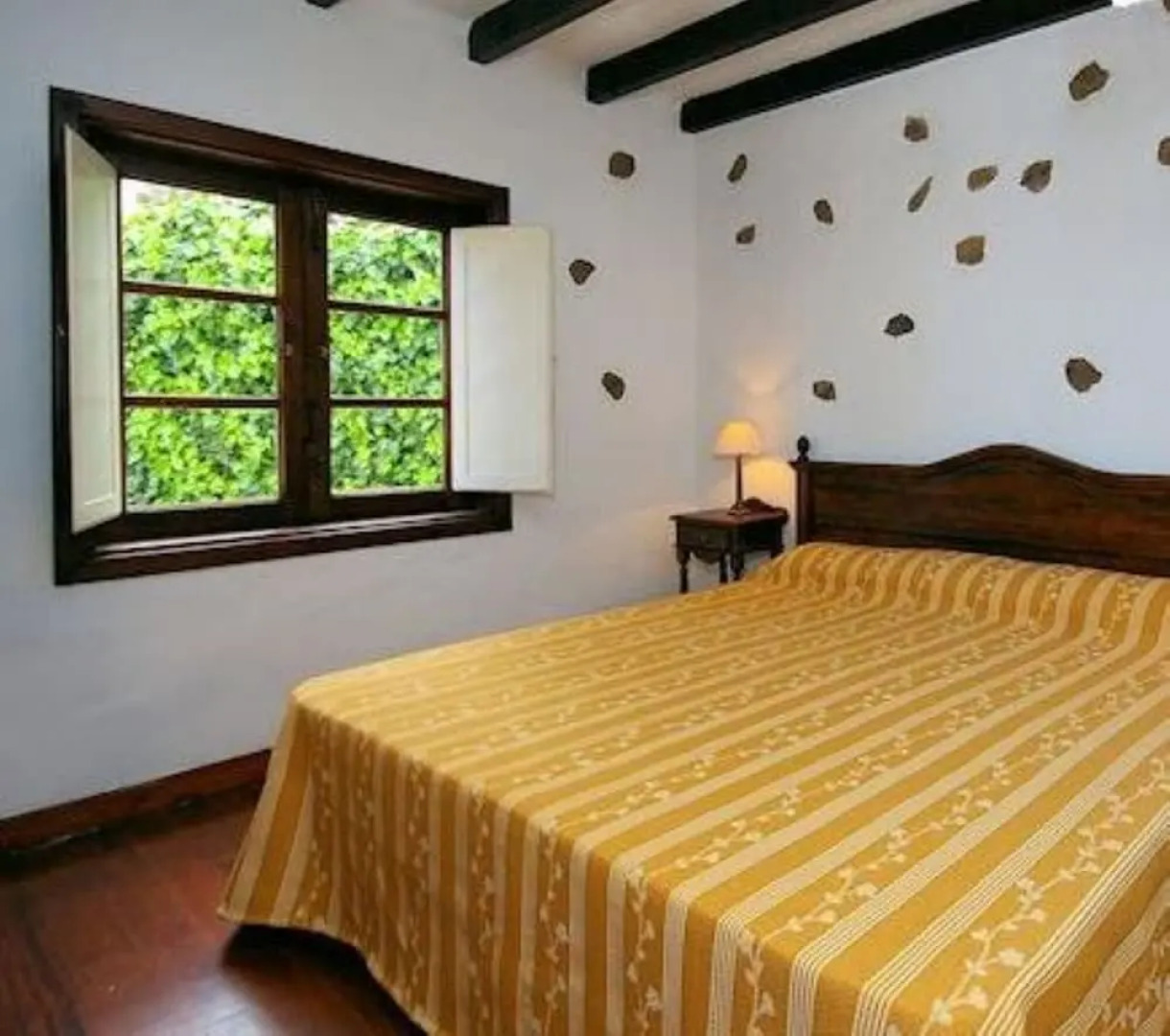 House - 2 Bedrooms with Pool - 102931