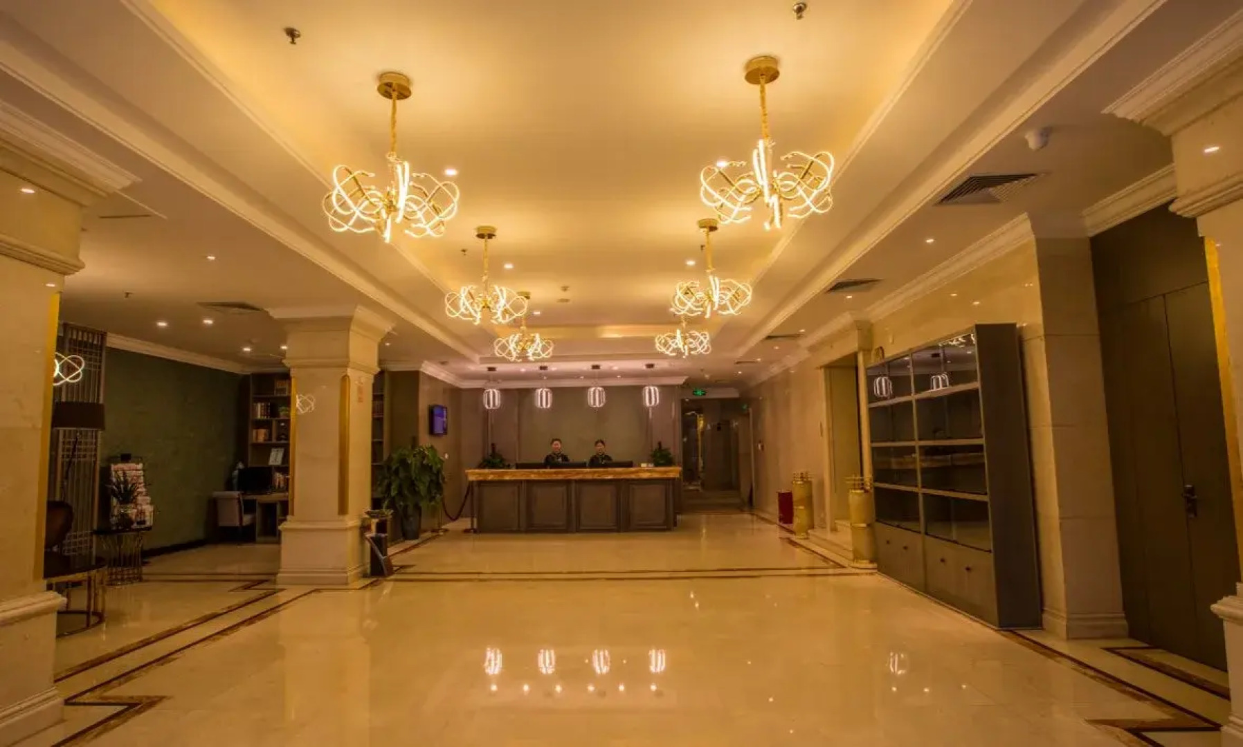 Jiyuan Garden Holiday Inn Hotel